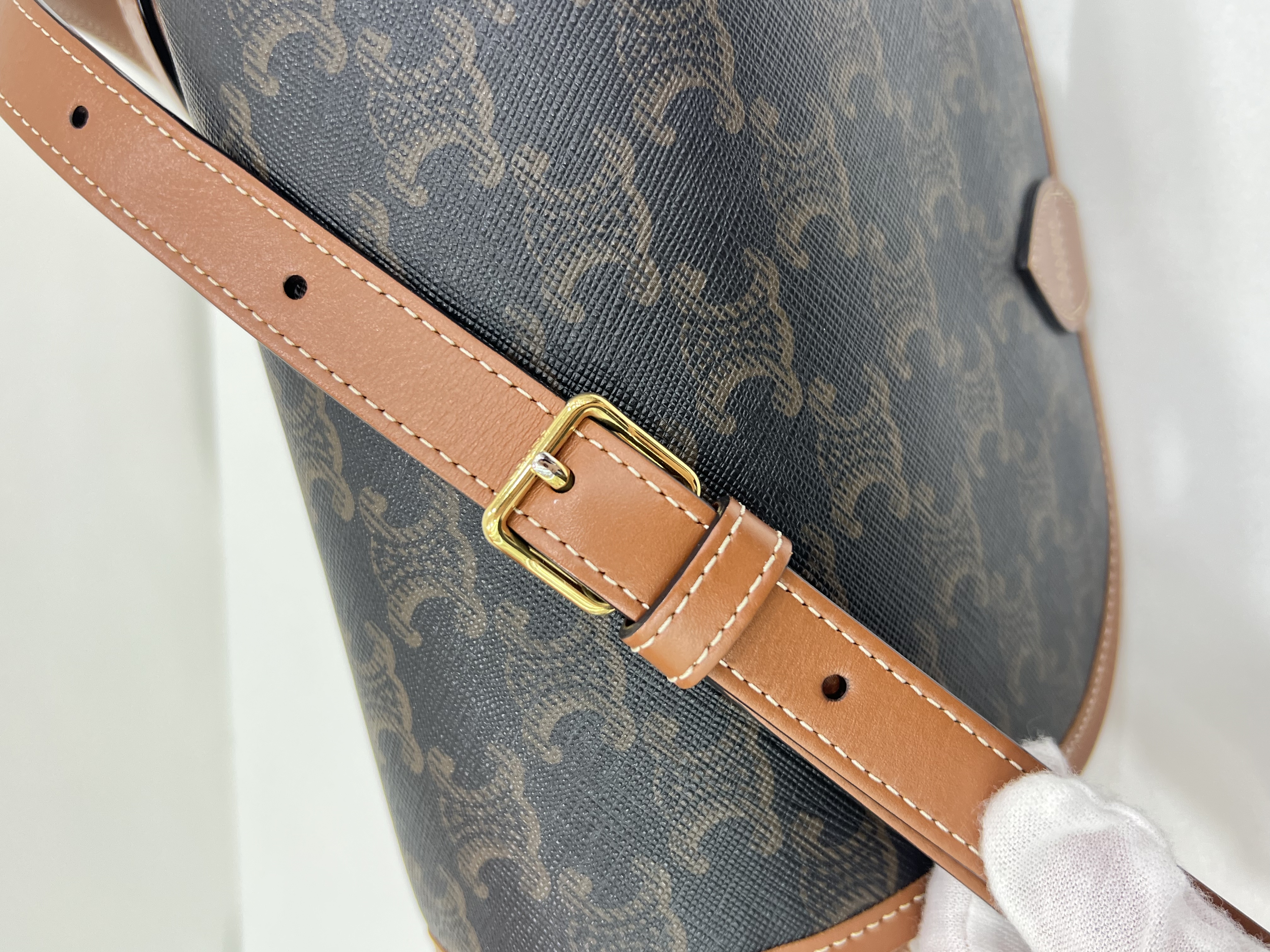 直播貨品 |  [1個-$100 2個-$300］E20
