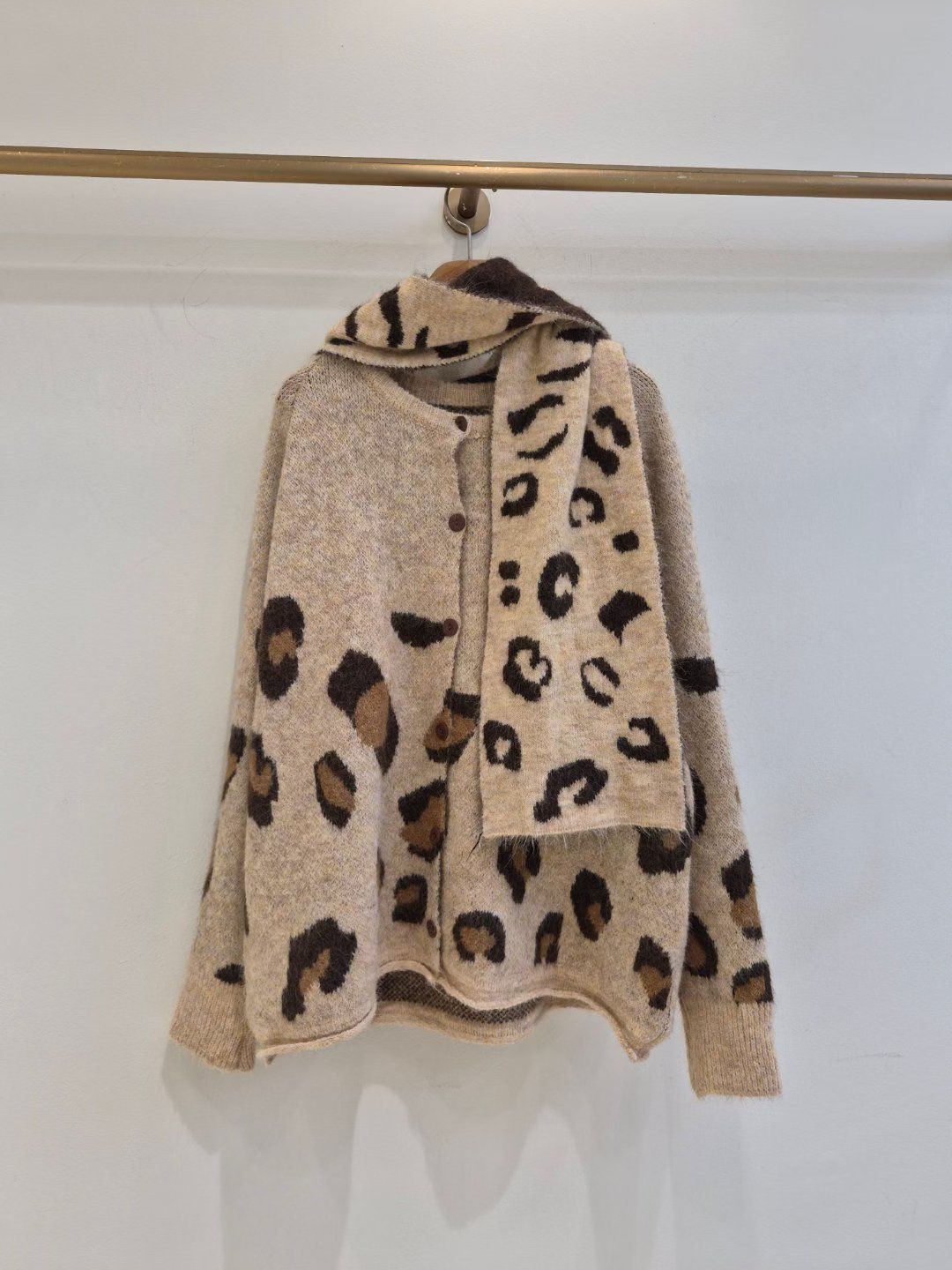 🩷FW 🇰🇷MADE IN KOREA🇰🇷New 목도리Set ❄️🧣休閒、超大版型針織毛衣，搭配可拆卸的配套圍巾