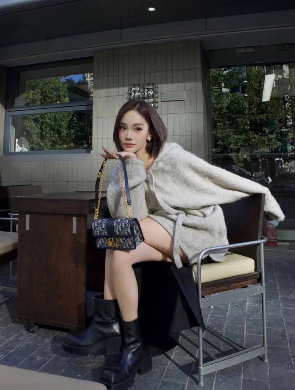 Elegant Canvas Shoulder Bag with Chain Strap