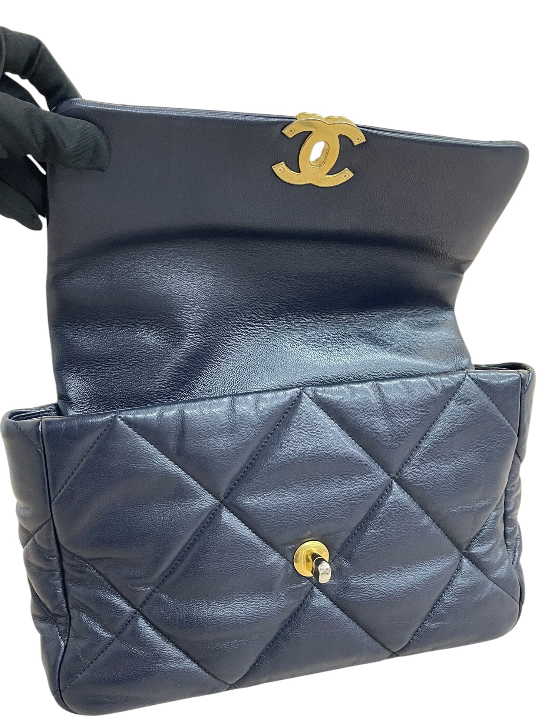 Pre-owned Chanel 19 Bag / Product Code: 062907