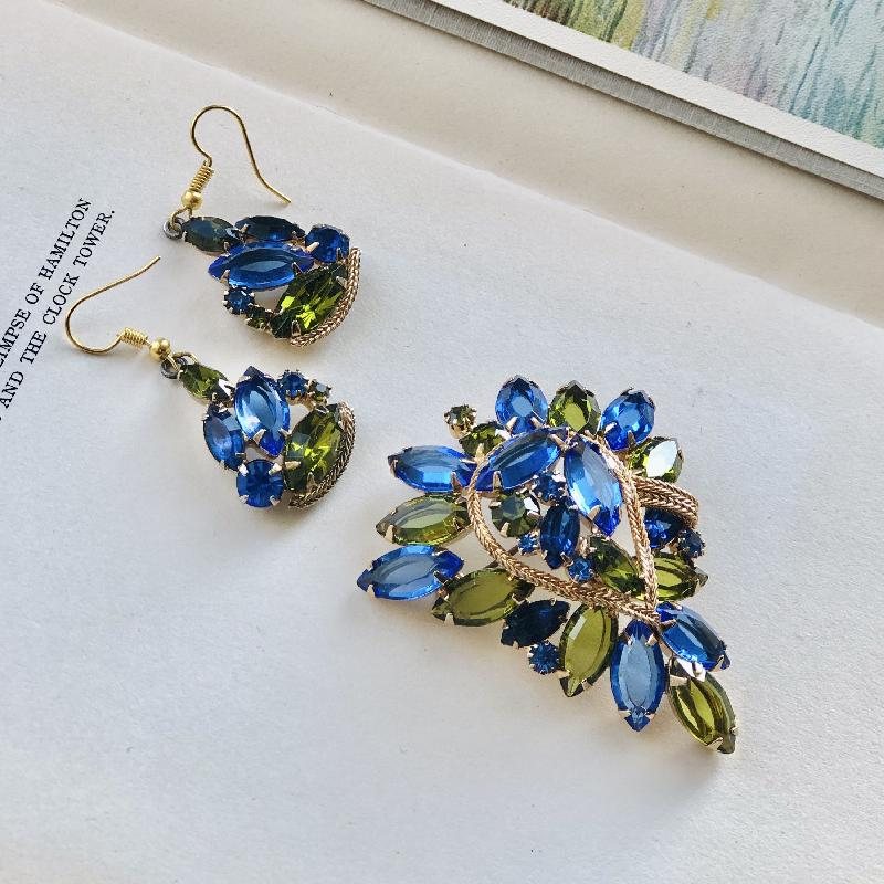 Vintage C.a. 1950-60s Faceted Marquise Shape Blue and Olive Green Open-back Glass Jewelry Set with Brooch & JewHook Earrings（MT1714-3）