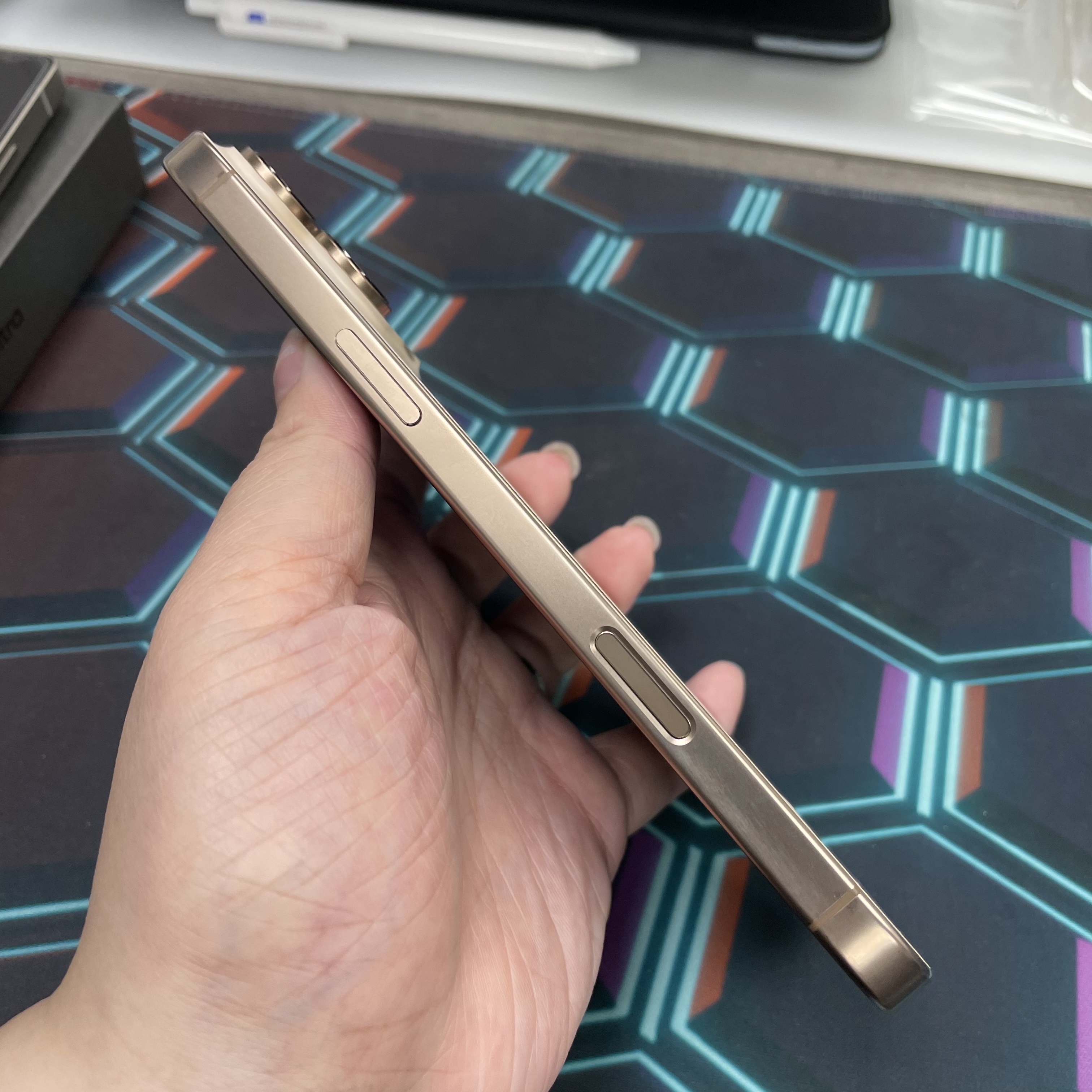 *7720 16 pro max 勁靚機 256GB 電100 沙色 gold 日版