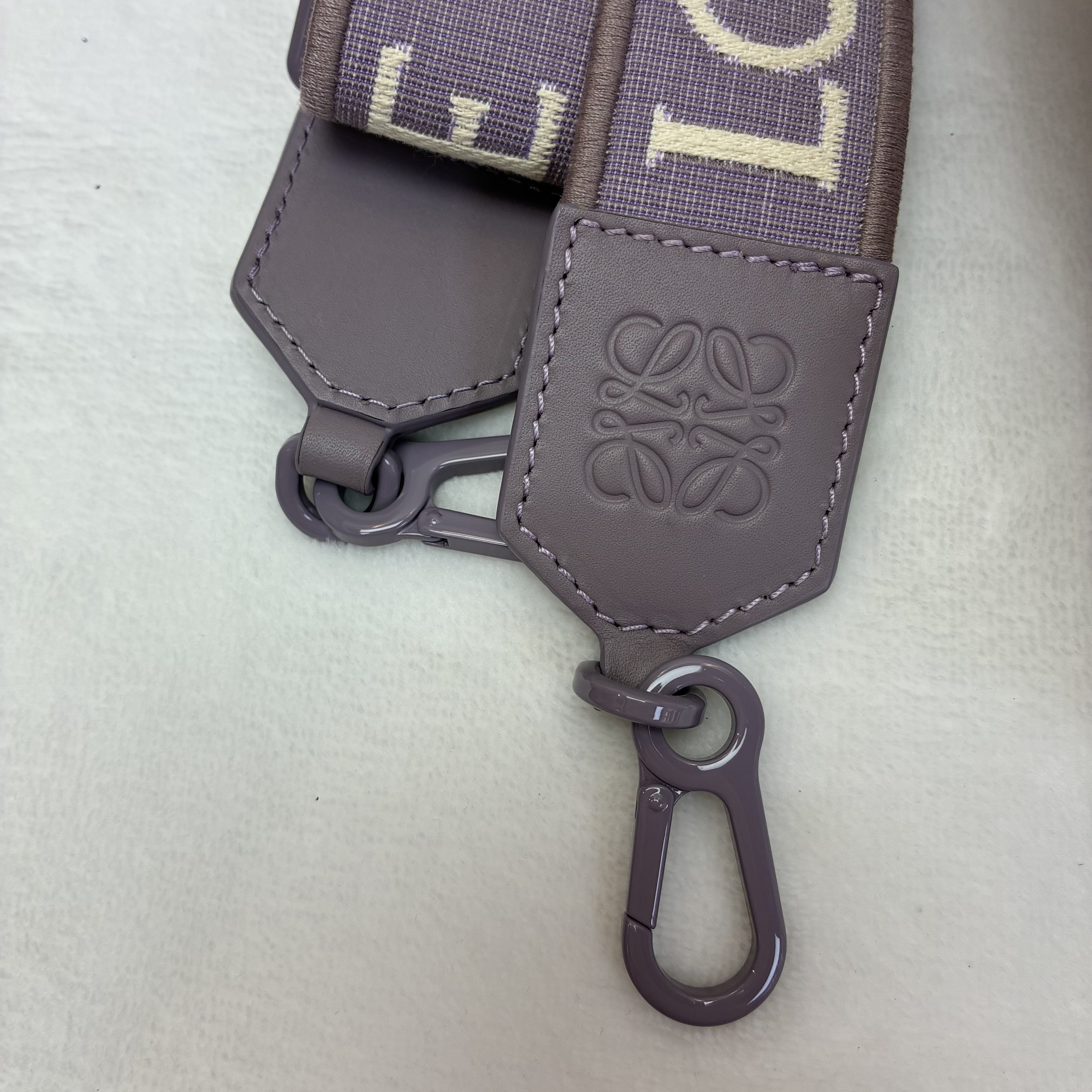 Full set loewe small puzzle 配紫色兔子（兔子吊飾原價6900）