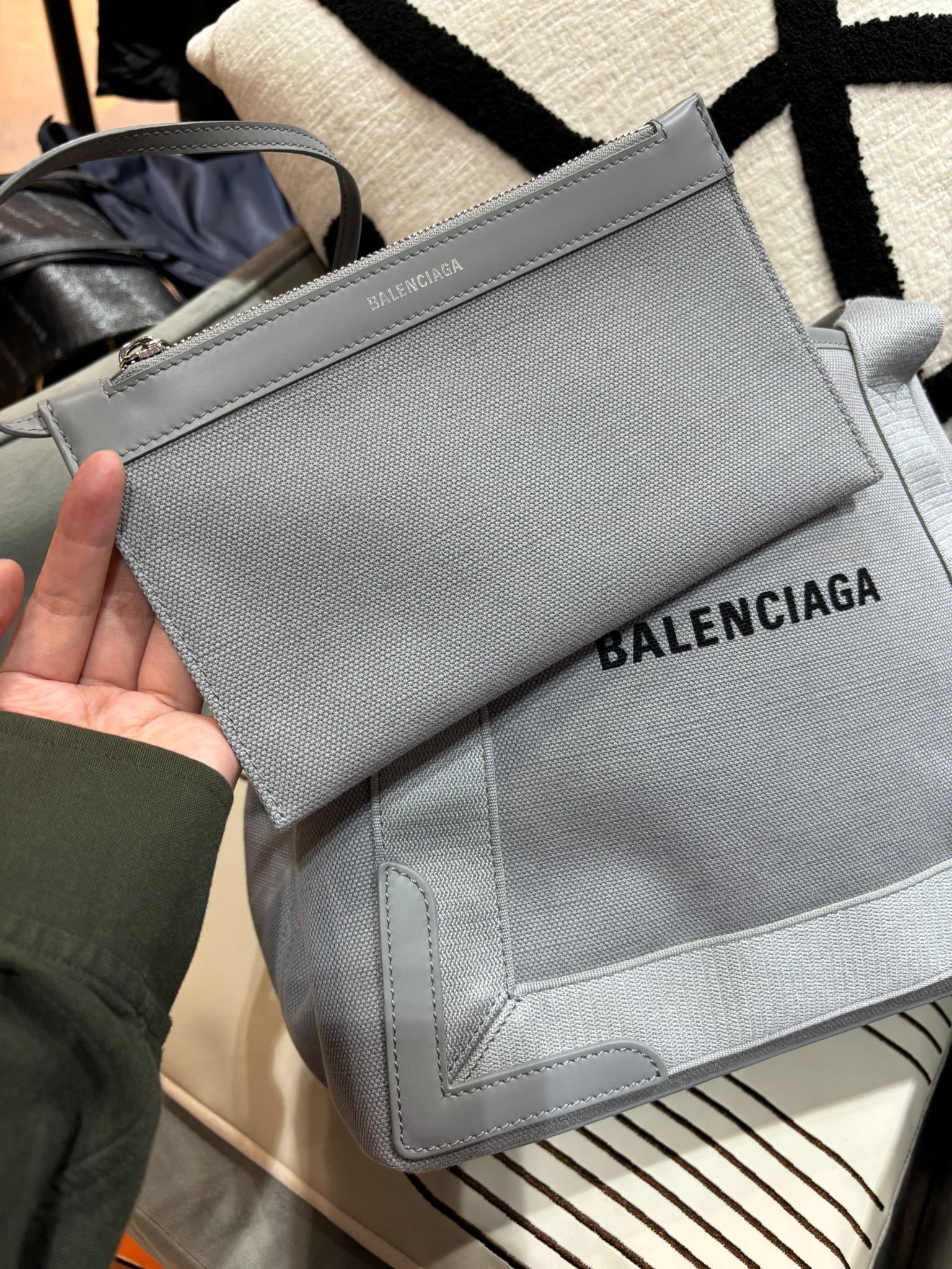 BALENCIAGA Cabas Small Tote Bag 339933 100%Authentic, 95%New ✅Dust bag