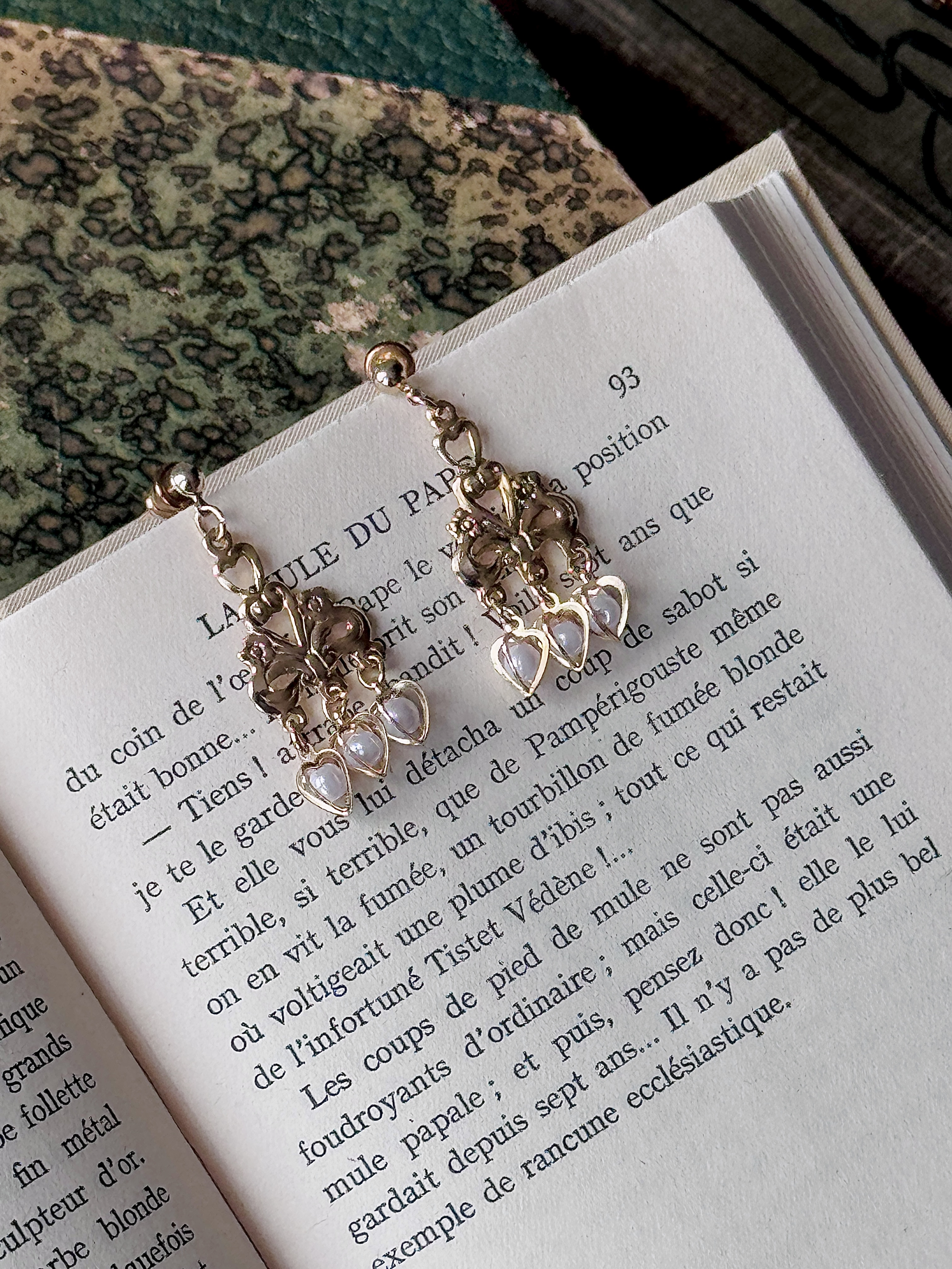 Vintage Elegabg Faux Pearl Heart Dangle Earrings (MT2585-3)