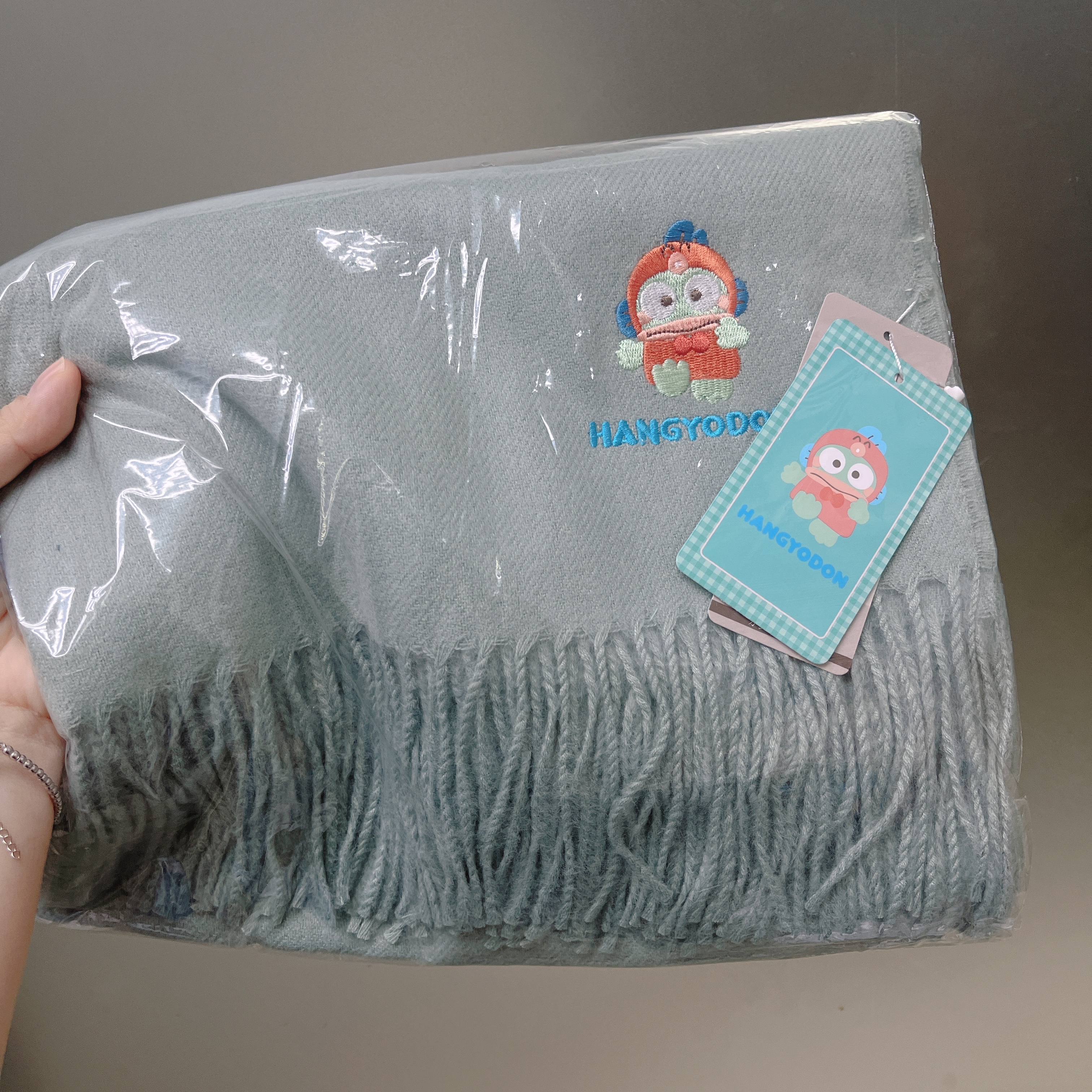 日本預訂📍日本Sanrio蝴蝶結刺繡圖案頸巾