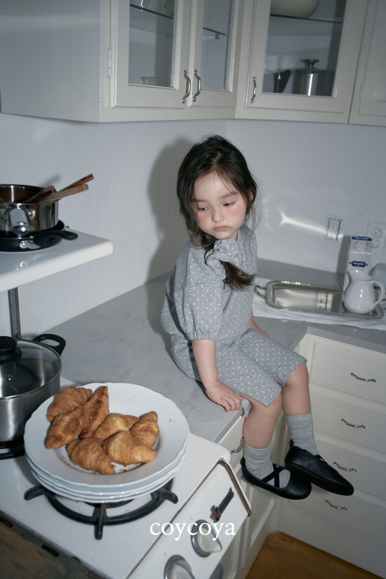 🌸預訂 韓國直送🌸🇰🇷COYCOYA兩色波點開衩七分褲