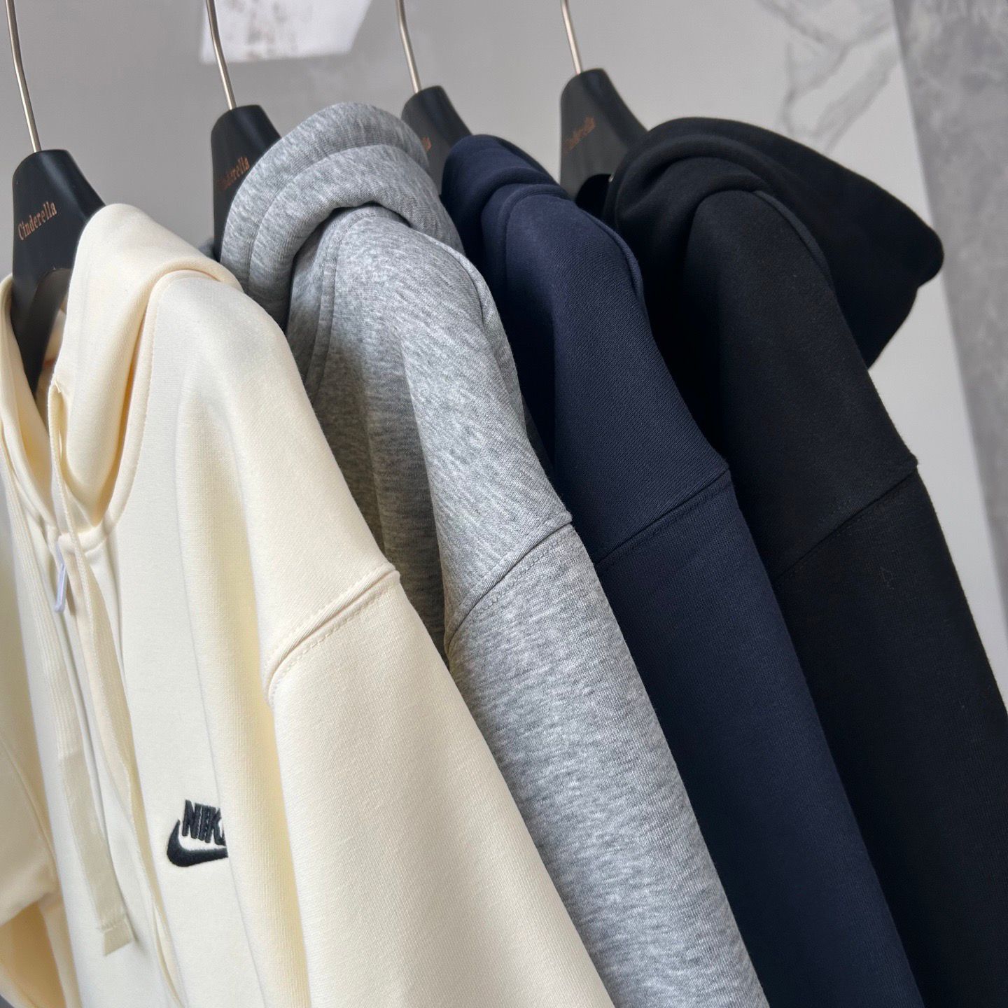 $115件。2件起$105件。4色選擇/Nike經典連帽衛衣外套