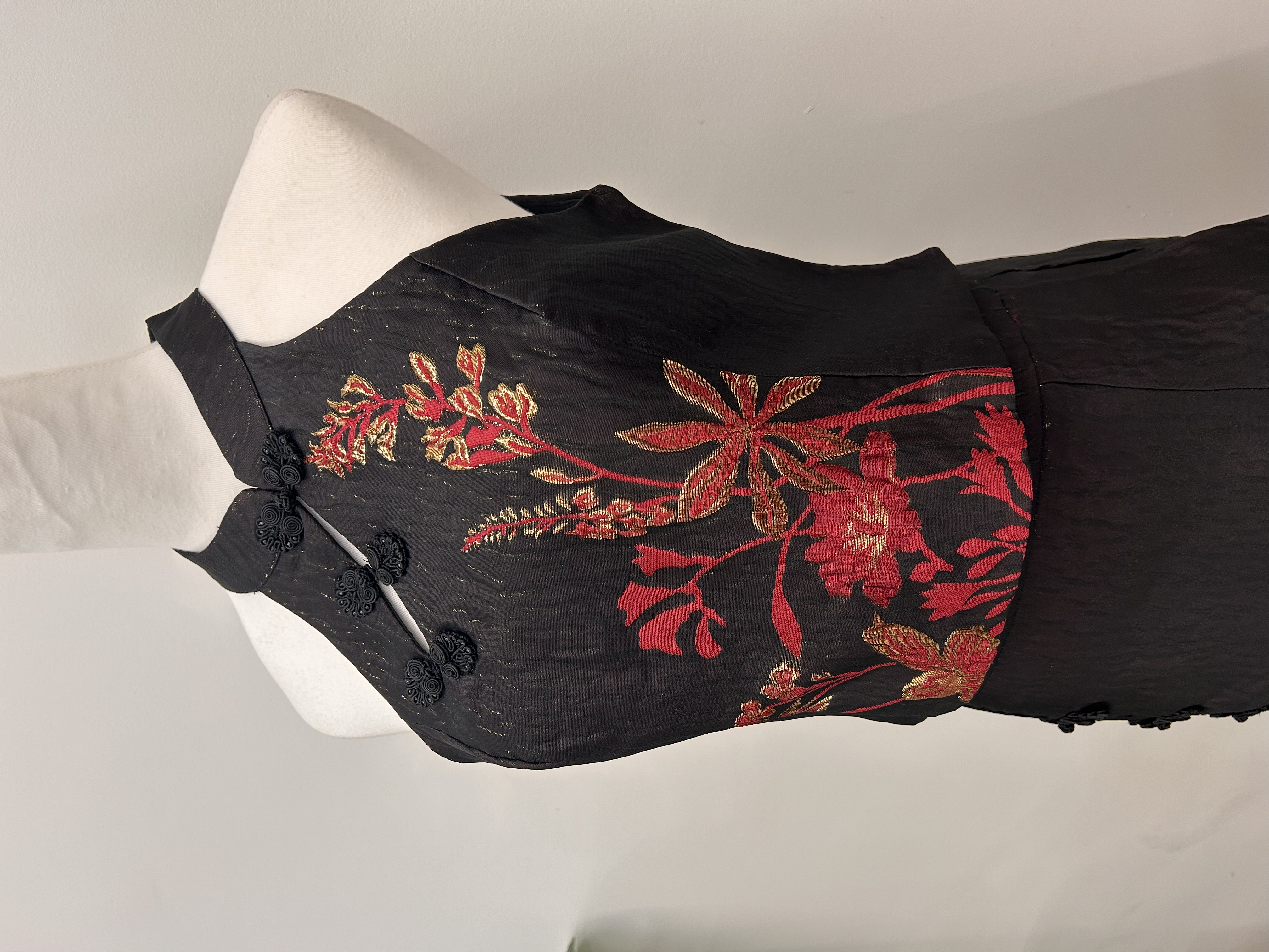 574.WB Cheong San Cut in Top & Skirt 