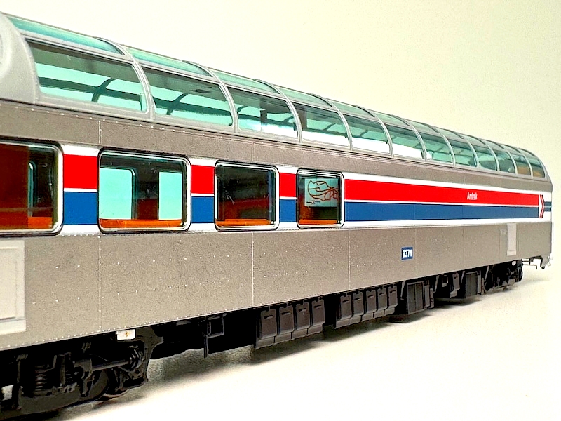 Rapido’s Amtrak 3/4 Dome Lounge HO with lights 