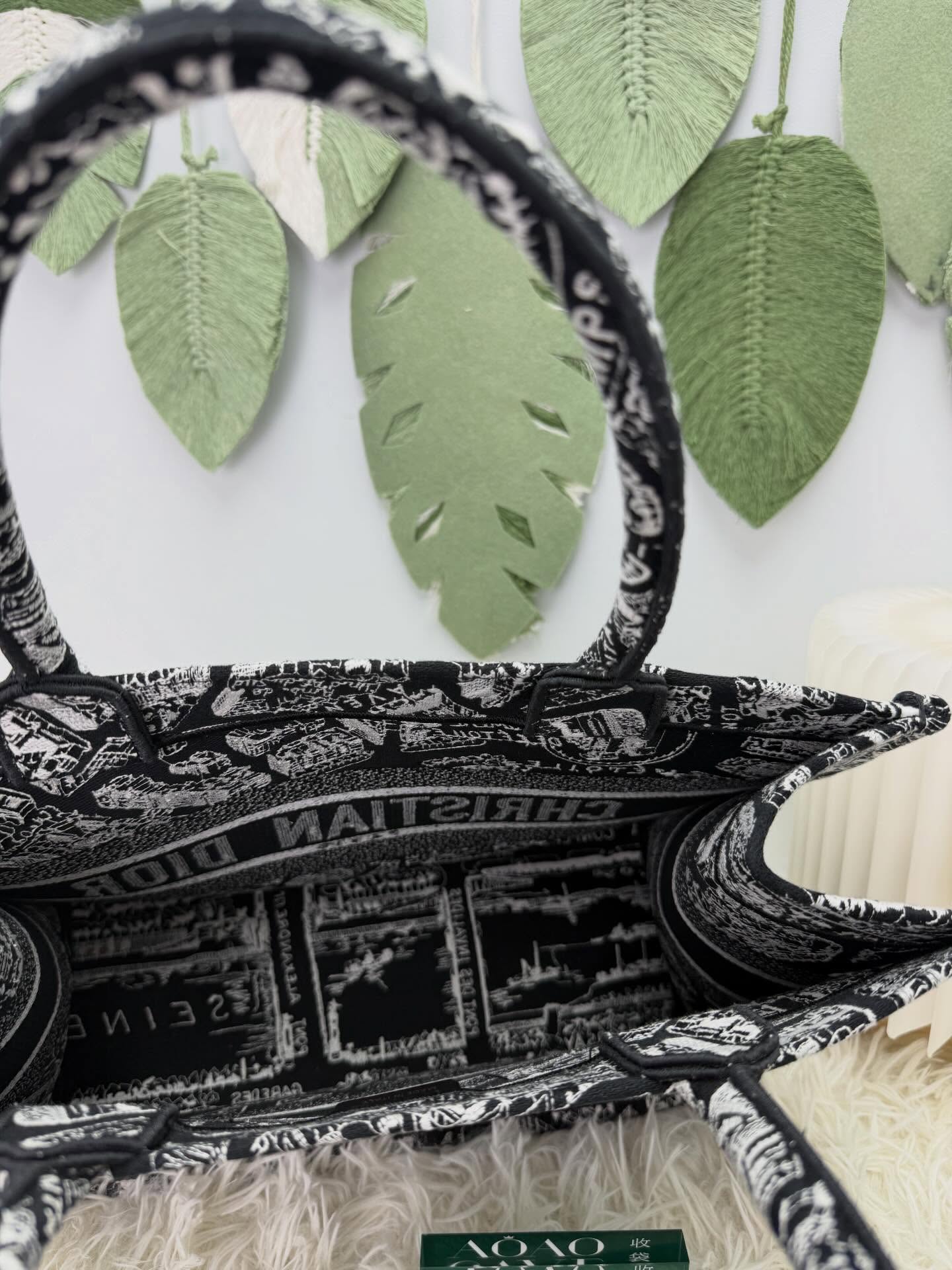 Dior🤍PRE OWNED BOOK TOTE黑色和白色 Plan de Paris 刺繡🖤