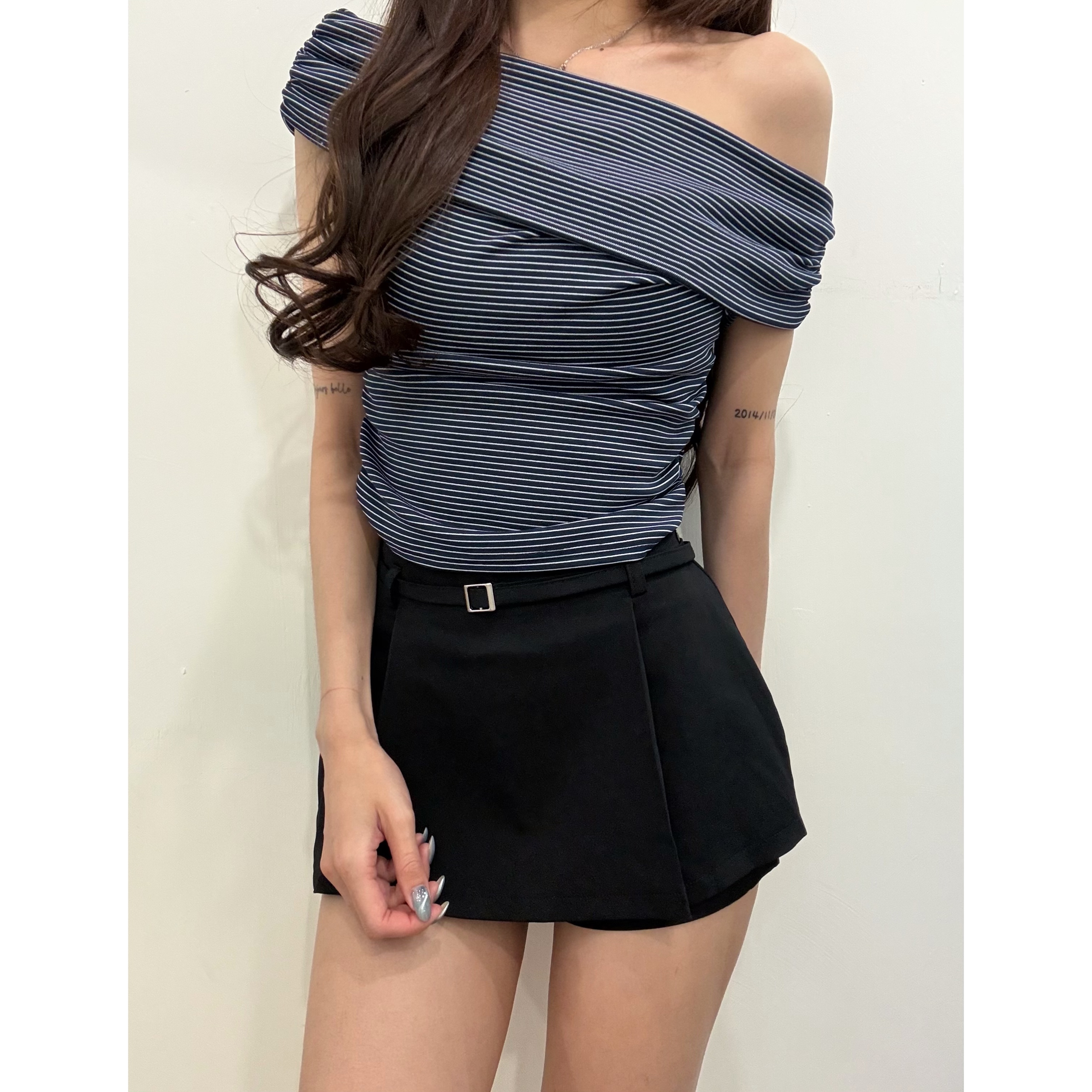 新品價5月8號截💙2605I《O/S SLIM FIT CROP VER2》