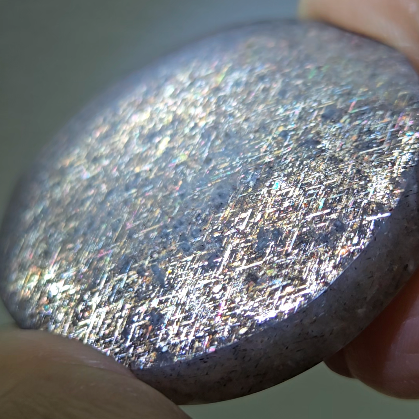 Rainbow lattice black sunstone palm stone - SM625