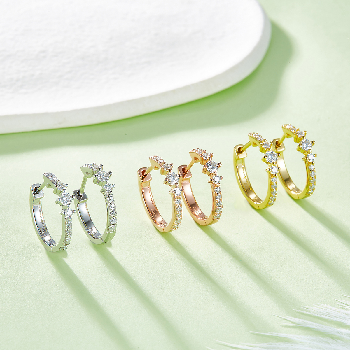 單排對半耳環S925銀鍍白金莫桑鑽D級0.52CT