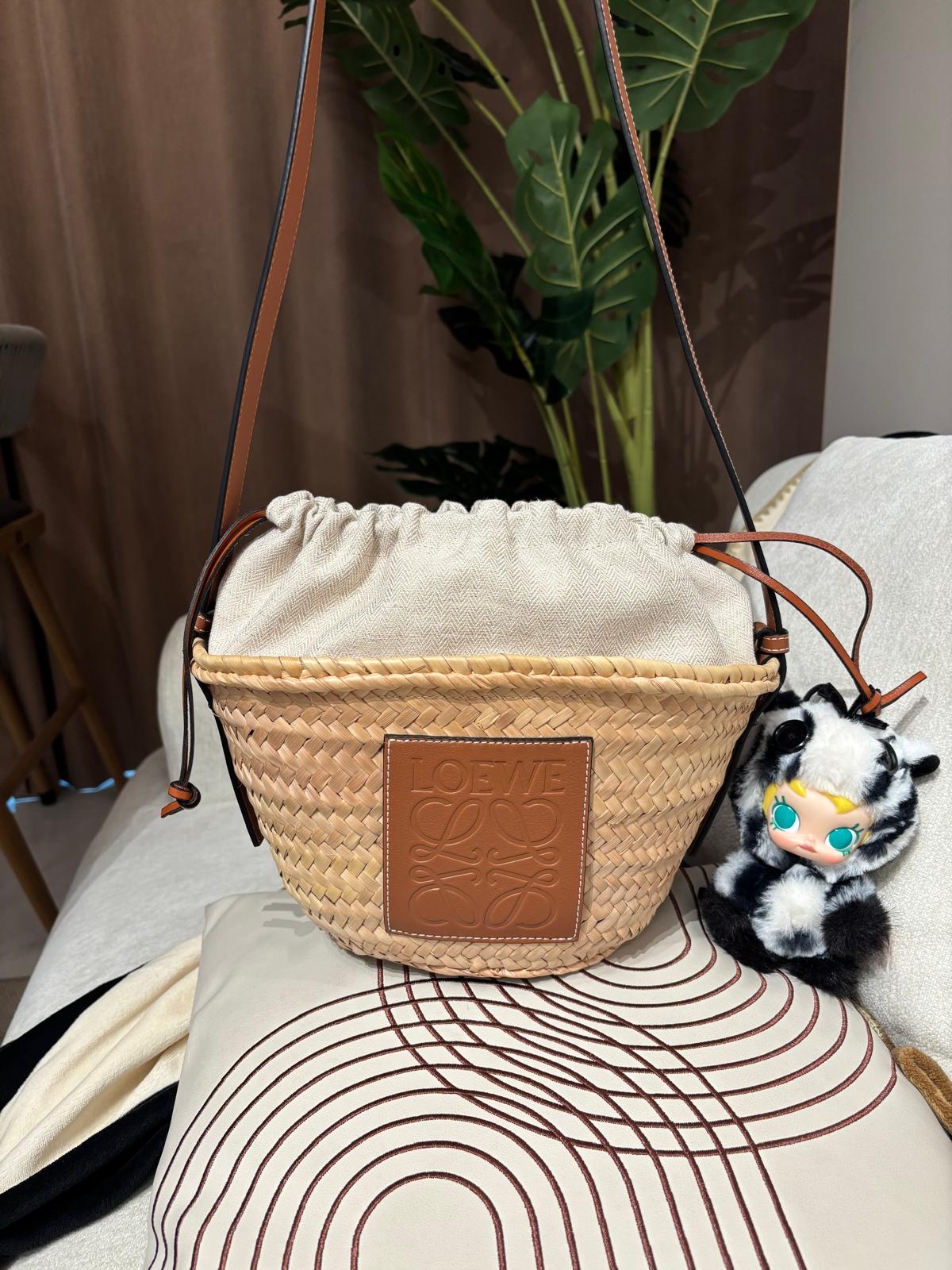 Loewe RAFFIA shoulder bag 斜孭袋 100%Authentic ,98%new ✅dust bag  