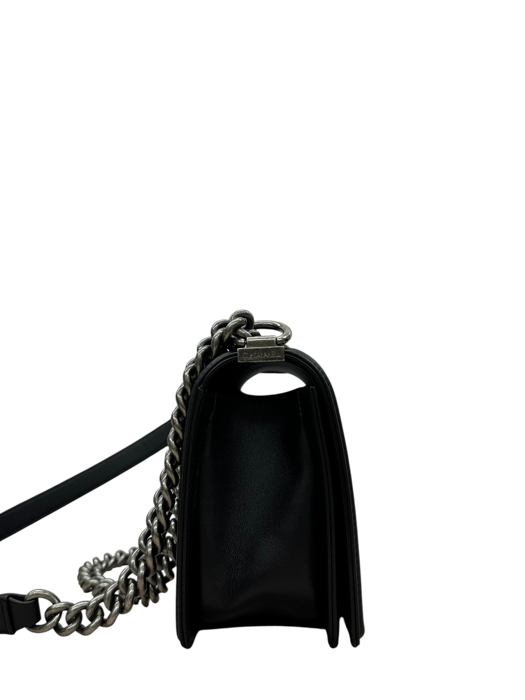Pre-owned Chanel Boy 25 Flap Bag Calfskin / Product Code: 082107