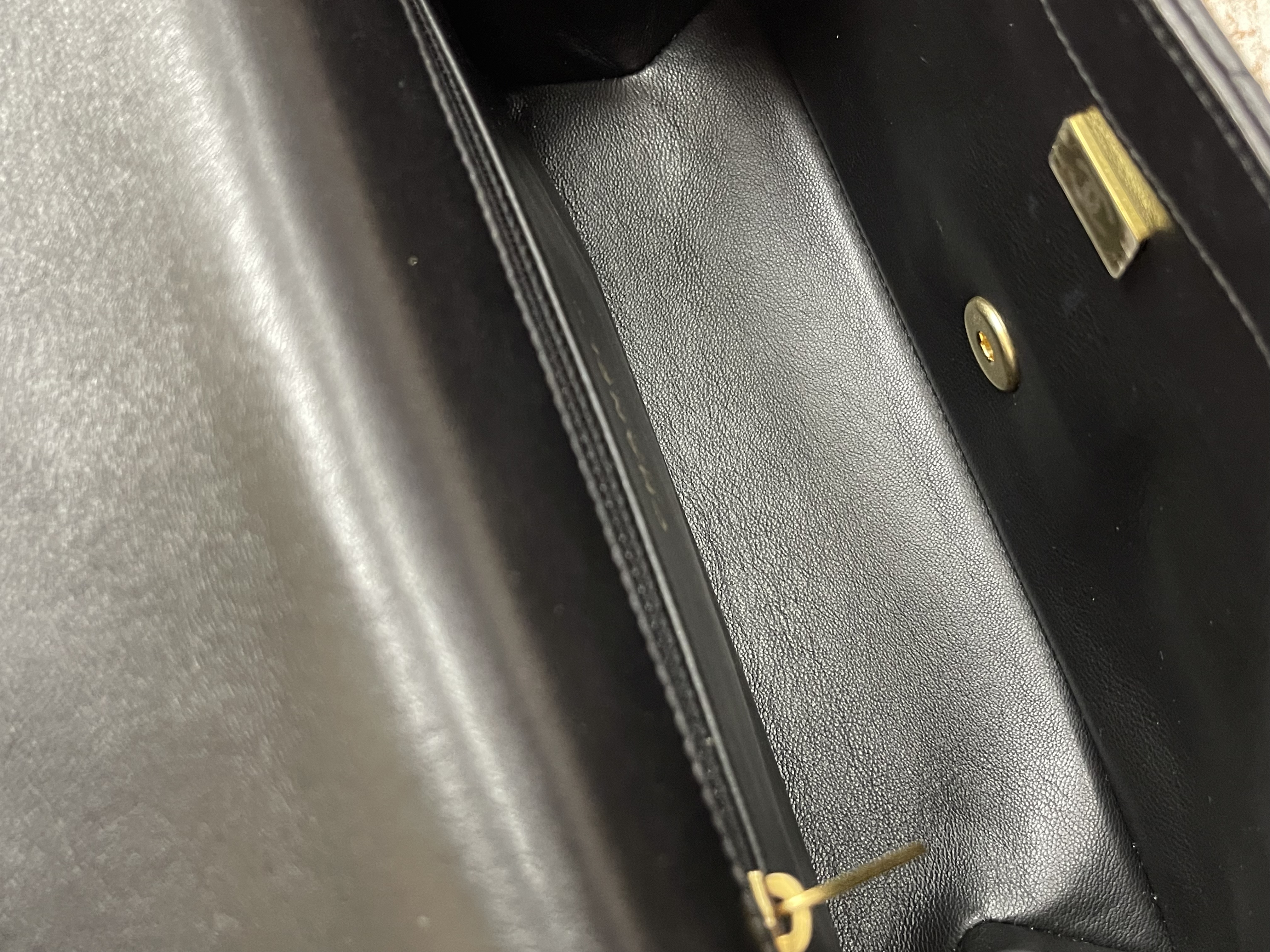 Pre-Owned CHANEL 23P Logo Letters Flap Bag / Product Code: 26022201