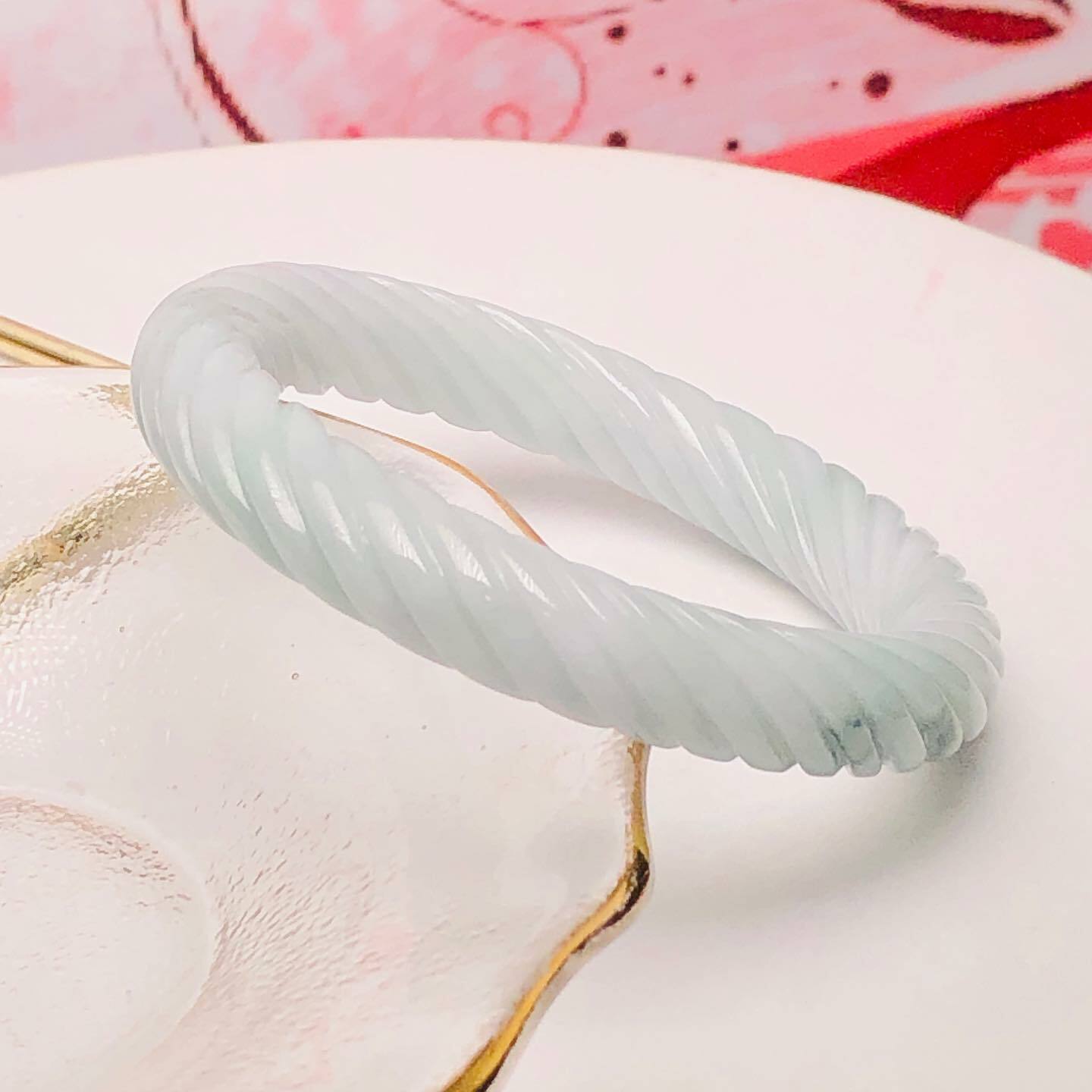 淡綠飄花扭紋鐲48.2mm