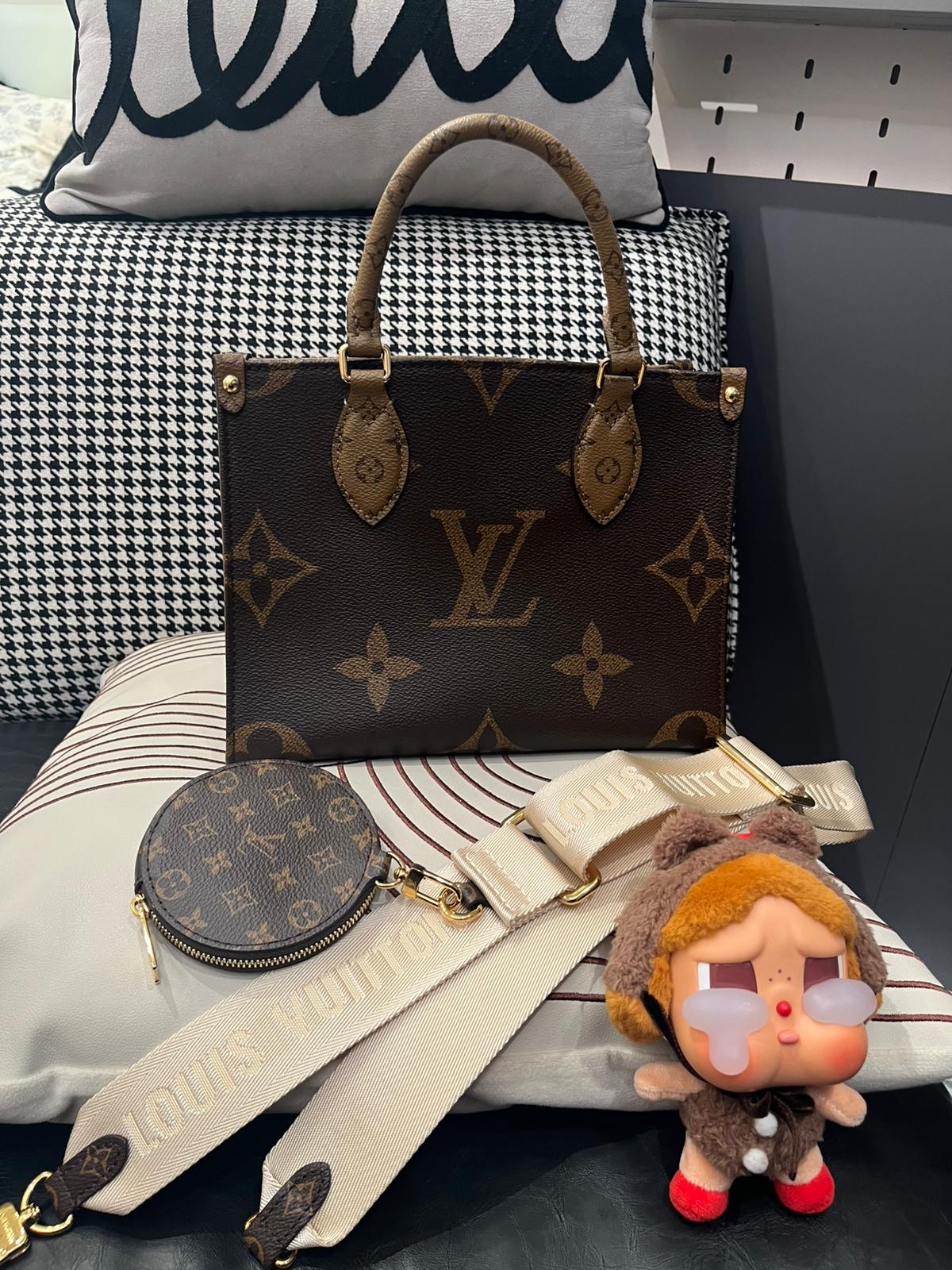 未使用品 Lv On The Go PM M46373 Monogram Reverse 100%Authentic, Unised ✅Coin purse ✅nfc✅dust bag ✅可調節肩帶✅box