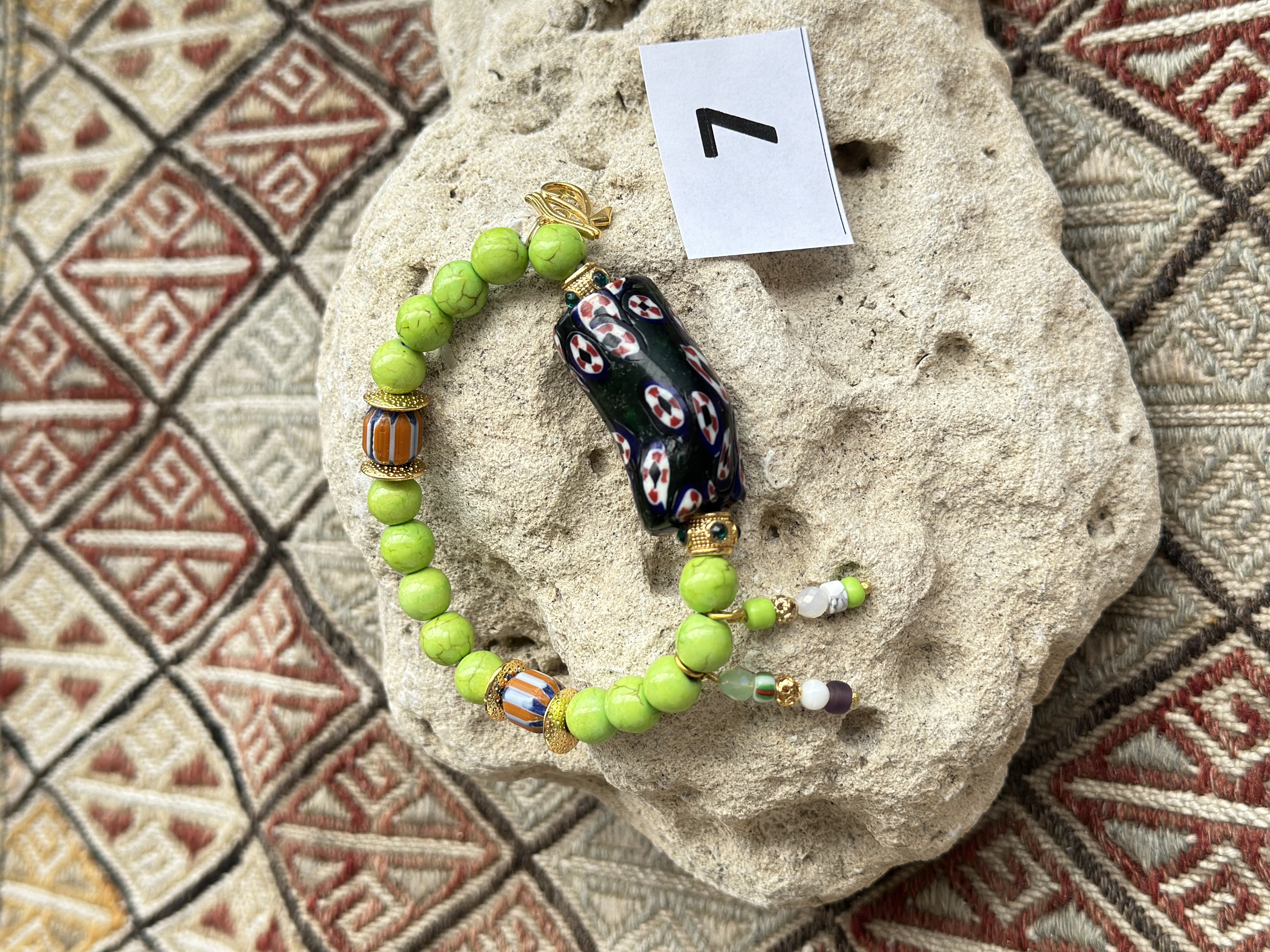 總共有四隻色揀（全handmade珠）