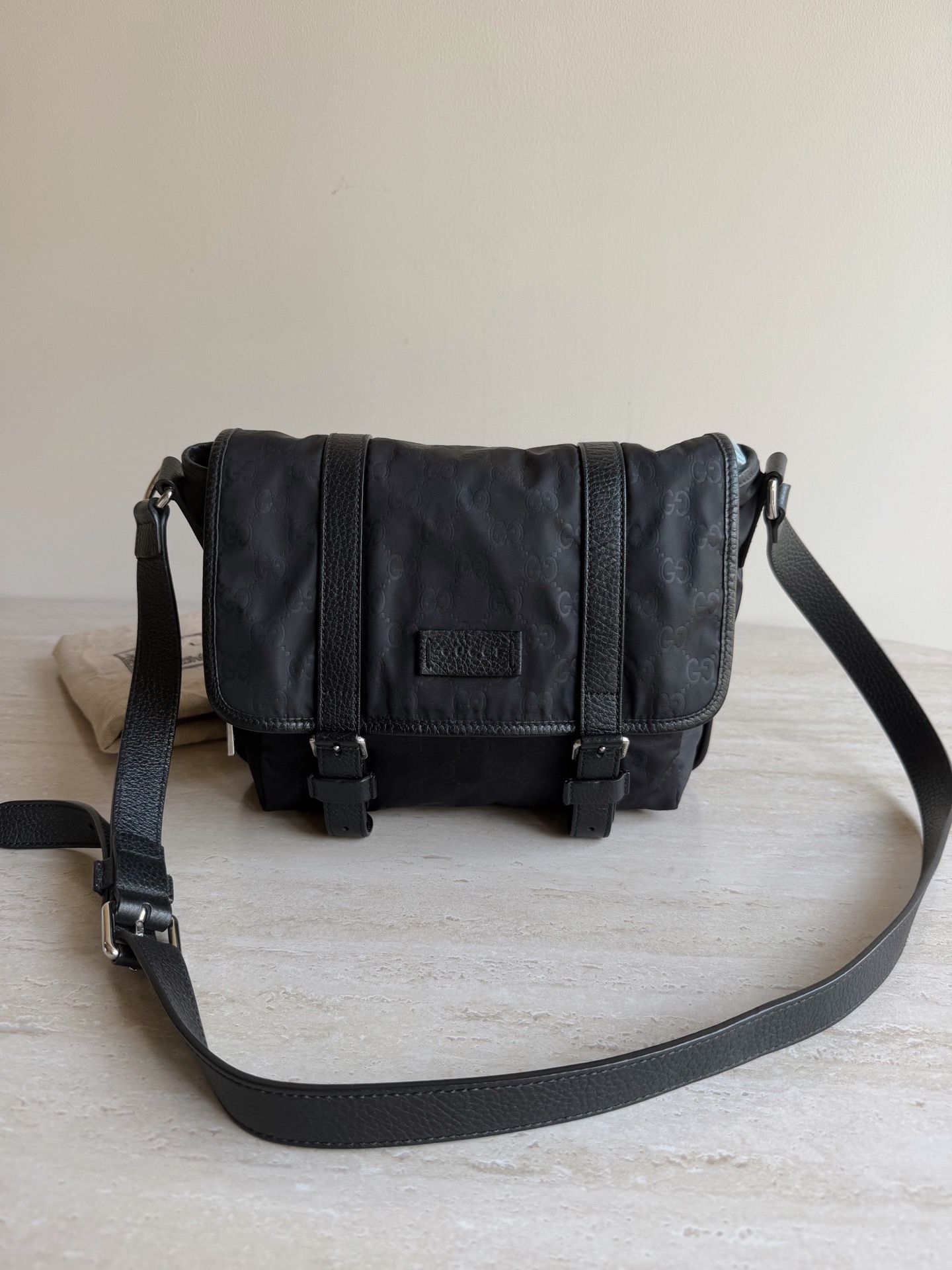 【預訂貨品】Gucci黑色老花尼龍郵差包