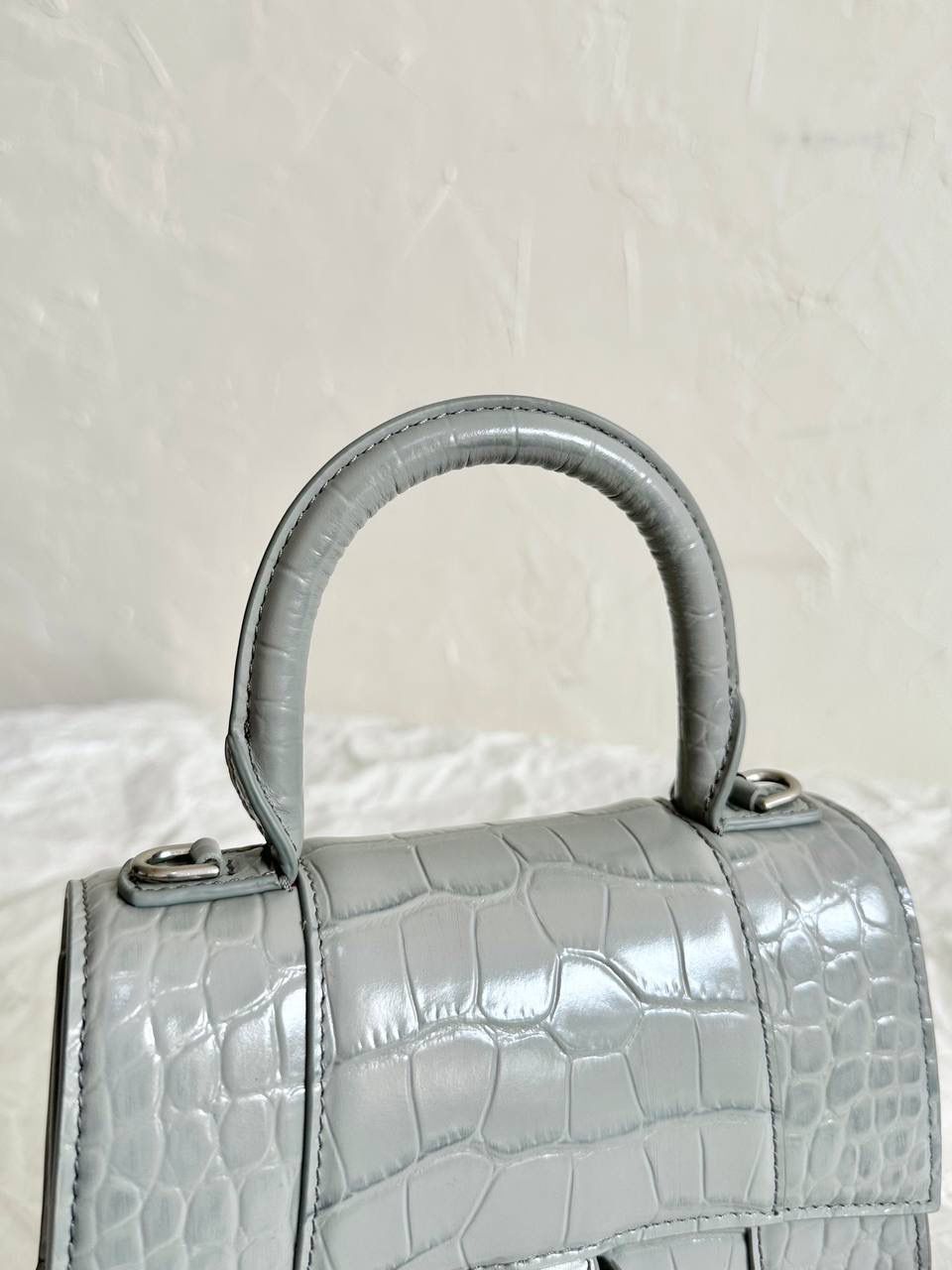 经典款🔥鳄鱼纹灰色加小号XS/19cm👽 hourglass沙漏包【正品级】 1.最新包型➕细节 2.唯一正确的圆形手柄 3.全网独家正确版官网包装 (非市场版本，礼品盒/说明说/吊牌/织带/防尘袋/礼品袋，均拿ZP开发对版⚠️) XS：19×13×8cm592833m S：23×15×10cm593546m