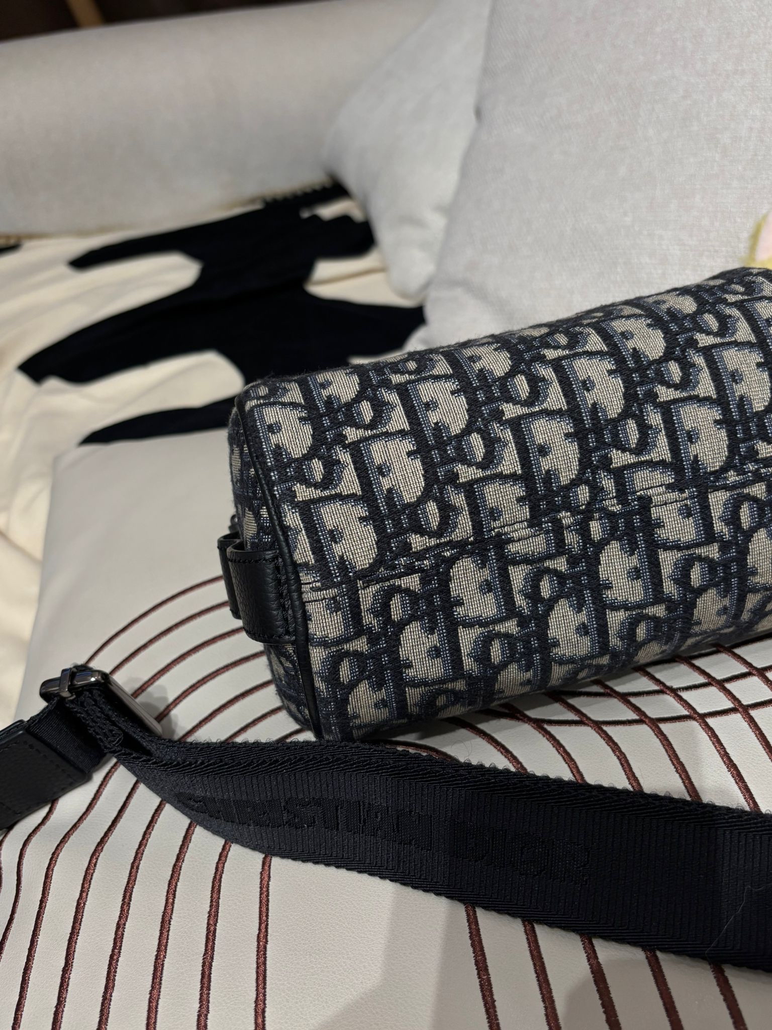 Dior roller messenger bag 100%Authentic,95%new✅Dust bag