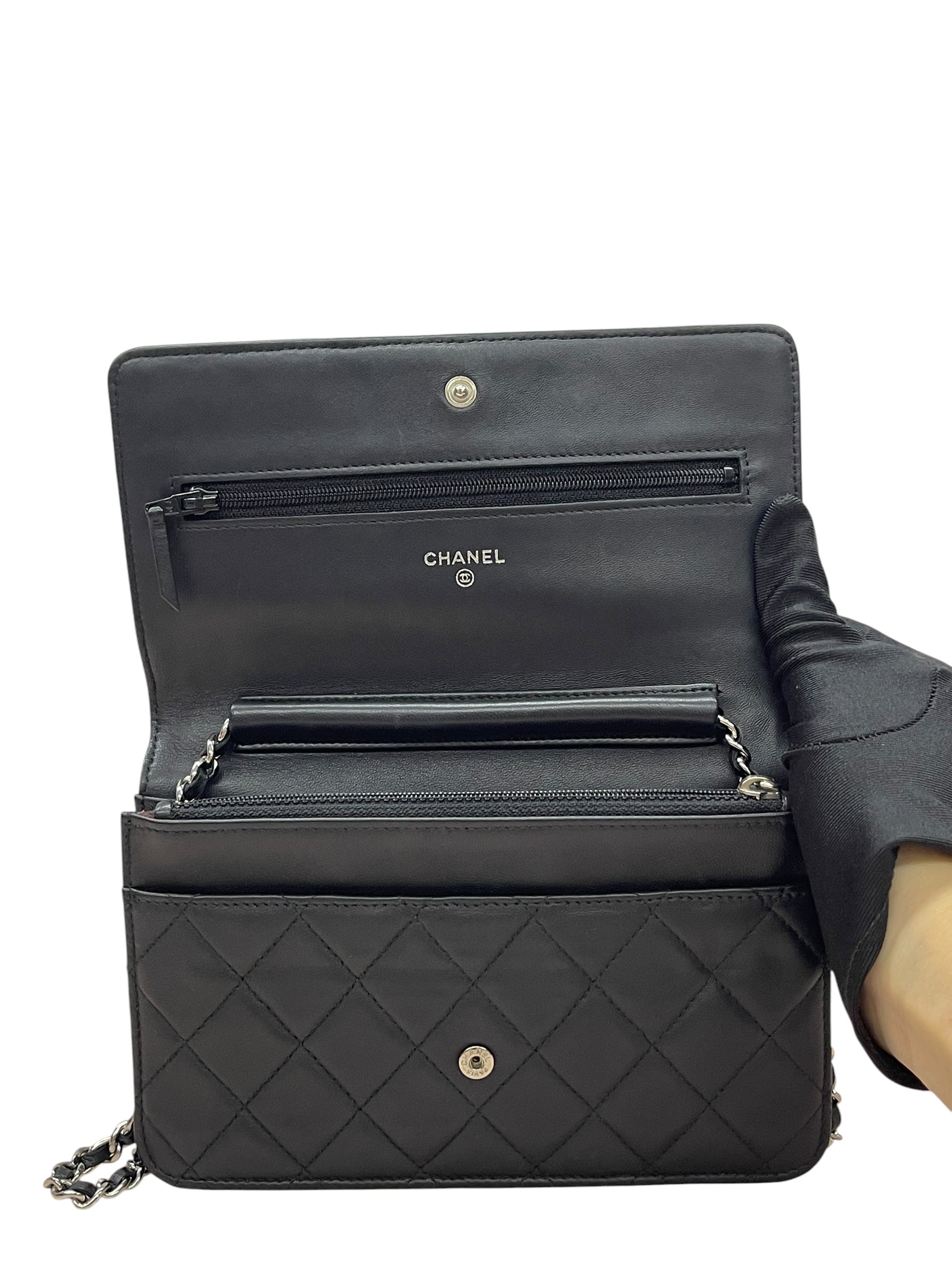 Pre-owned Chanel Classic Wallet on Chain / Product Code: 081701