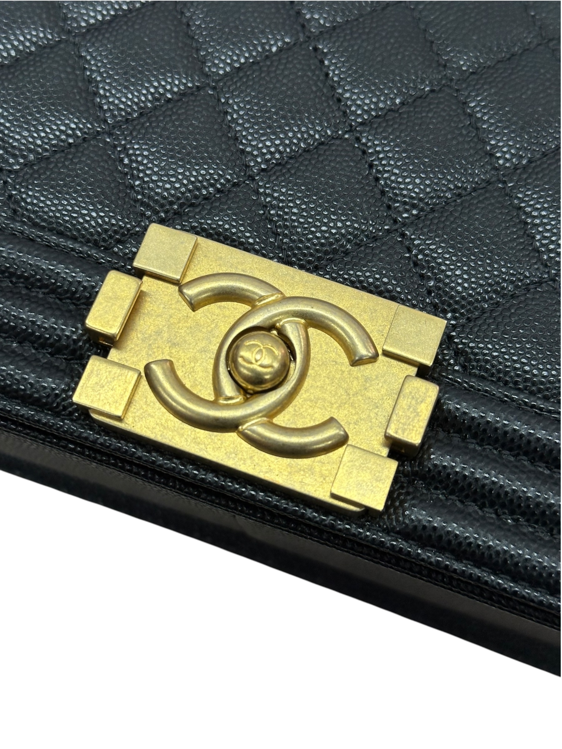 Pre-owned Chanel Boy 25 Flap Bag Calfskin / Product Code: 082103