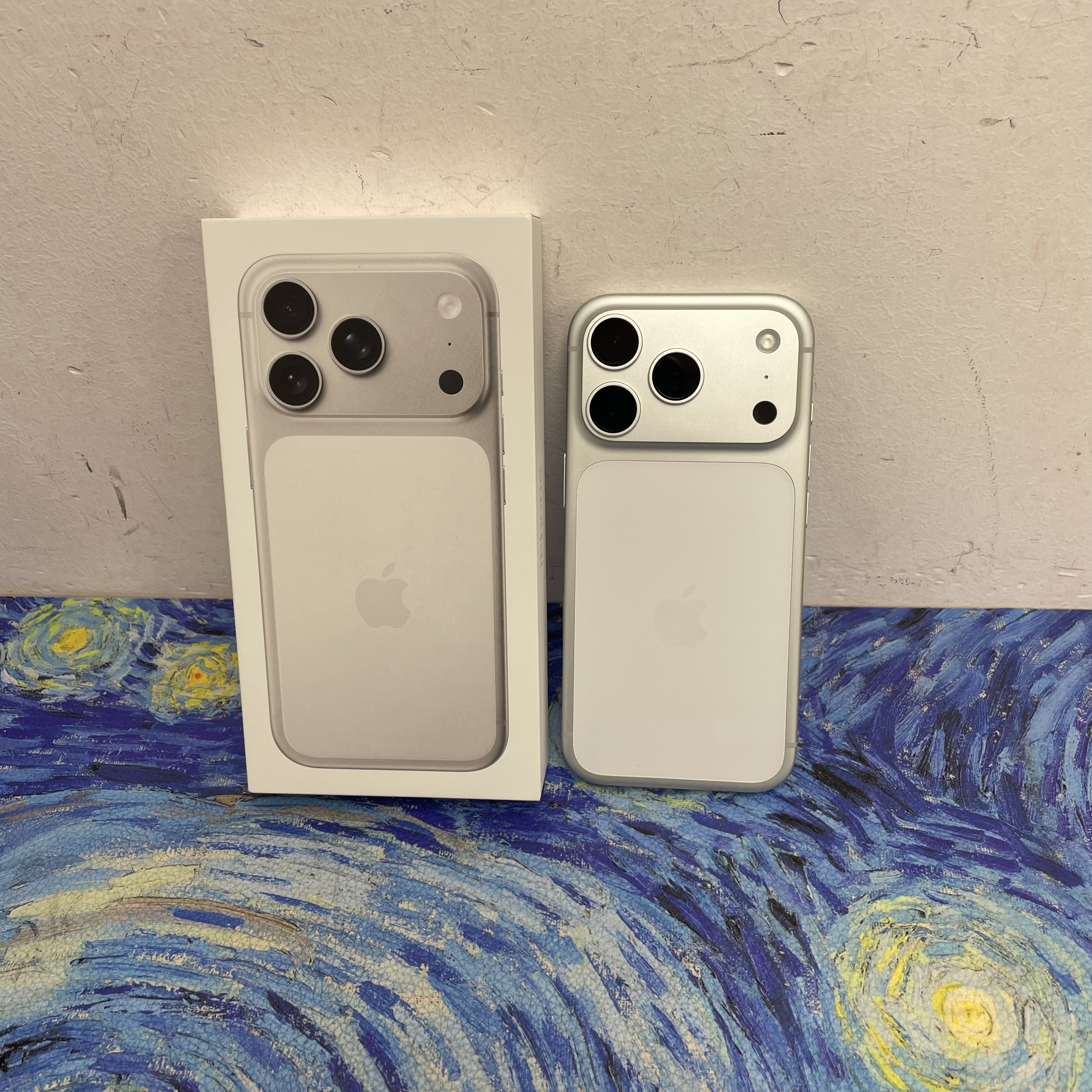 *6177 17 Pro 未使用品 256GB 電100 銀色 sliver