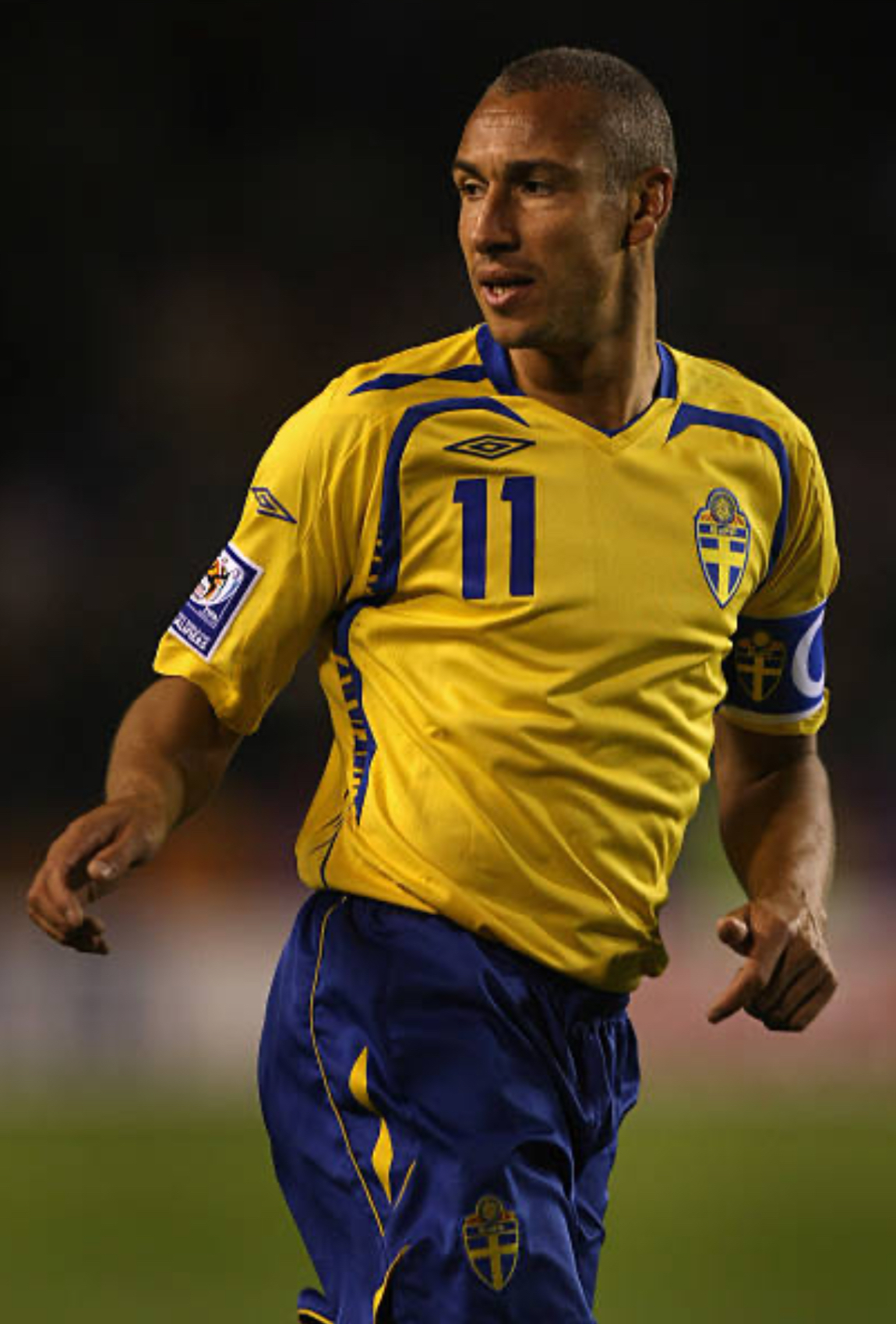 Sweden 07/09 home shirt #11 Larsson