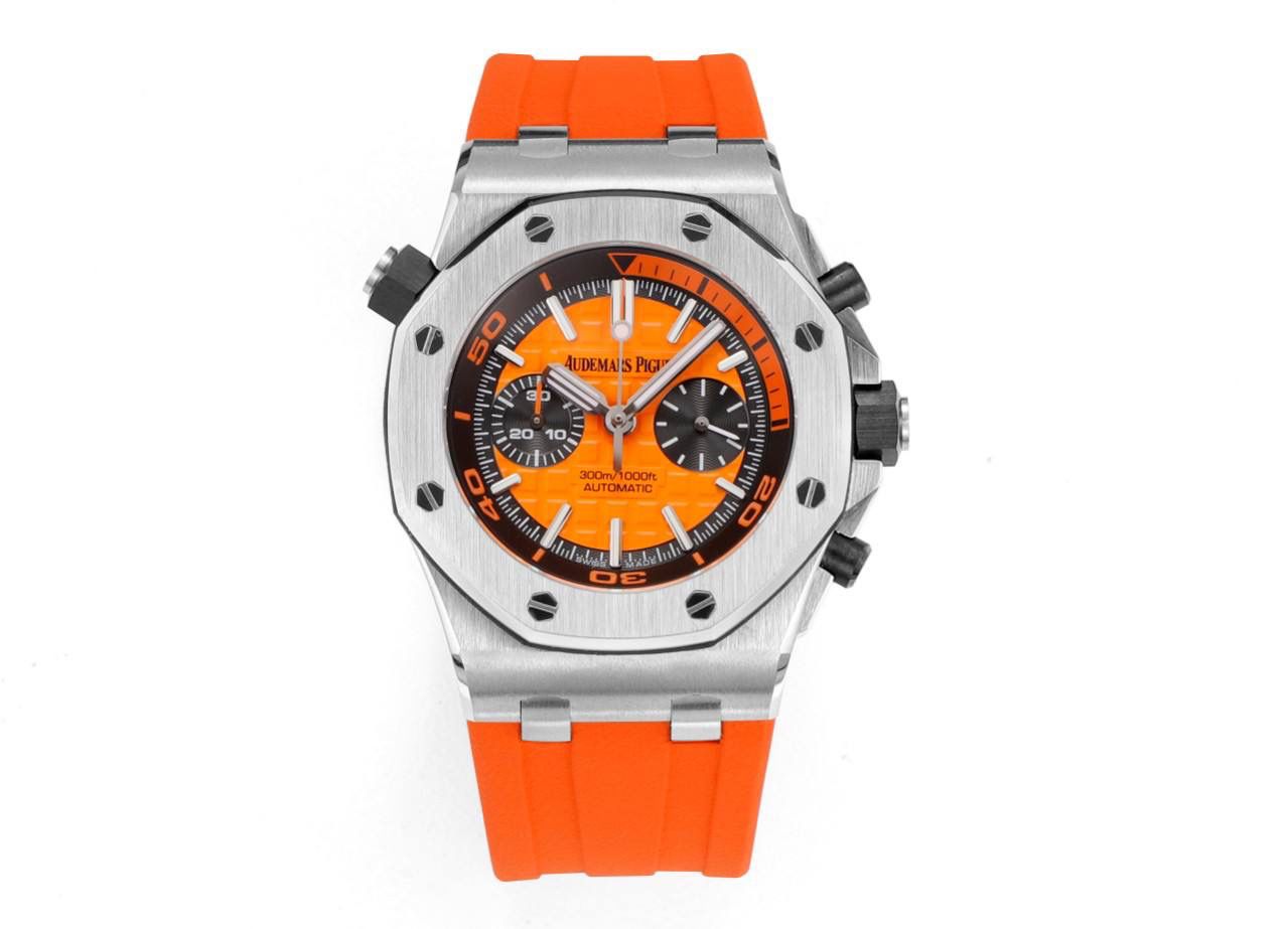 🚀AP爱彼皇家橡树系列水果腕表💯 型号：26703 跑秒计时自动机械男表 搭载原版cal.3124机芯 直径：42mm 超强夜光 1.表壳材质选用的316L精钢，经过CNC一次成型锻造了42mm的表径，表壳在经过拉丝工艺多次打磨抛光后做到了无懈可击，包括螺钉也一致还原 2.表盘字面格纹错落有致，立体感很强。刻度线粗细程度以及长短均与正品保持一致。条钉时标内部填充超强夜光材料。两组小圆盘对称分布，就像两只小眼睛。盘面内有一圈一圈的放大环，细节处理很到位。 3.橡胶表带表面的磨砂质感很强.采用无味不沾灰尘的进口橡胶，只为提高佩戴的舒适感 4.前后玻璃都采用蓝宝石水晶镜面玻璃，镜面通透性也很强。这款腕表采用3124机芯，做到了外观和正品的极其相似，走时精准稳定！！！