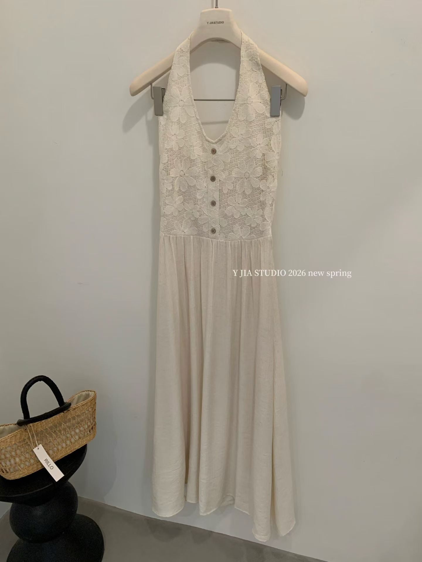 1747 French Beige Midi Dress Freesize 法式温柔杏色挂脖裙