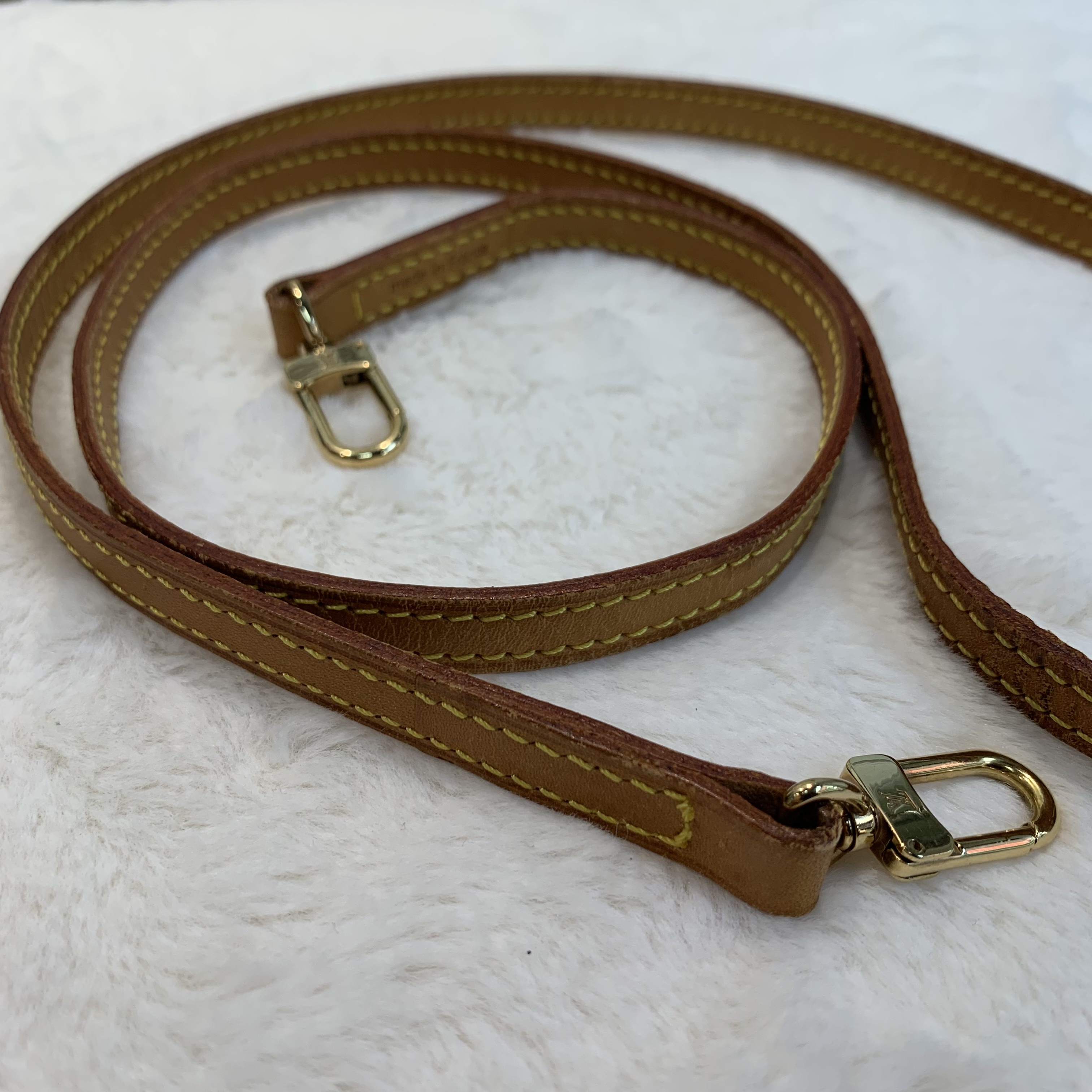 celine triomphe ava凱旋扣腋下包 