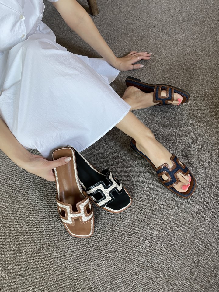 Contrast Hannah Sandals (3 colors)