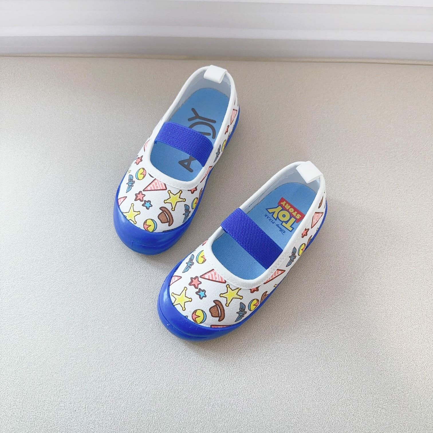 出口日本迪士尼小白鞋 -1對 現貨