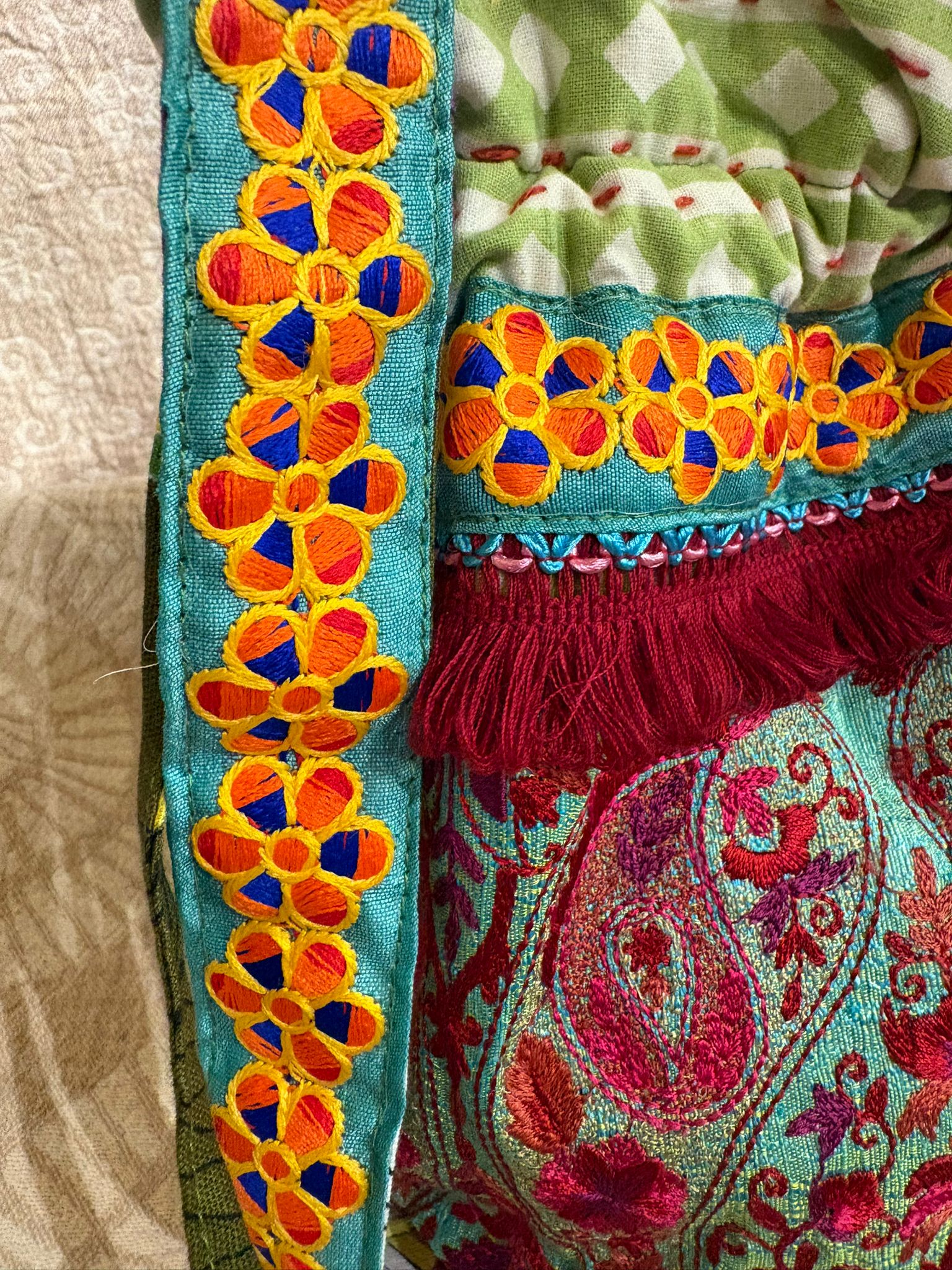 泰國-Mitra Collection - 併布紅色腰果花水桶包