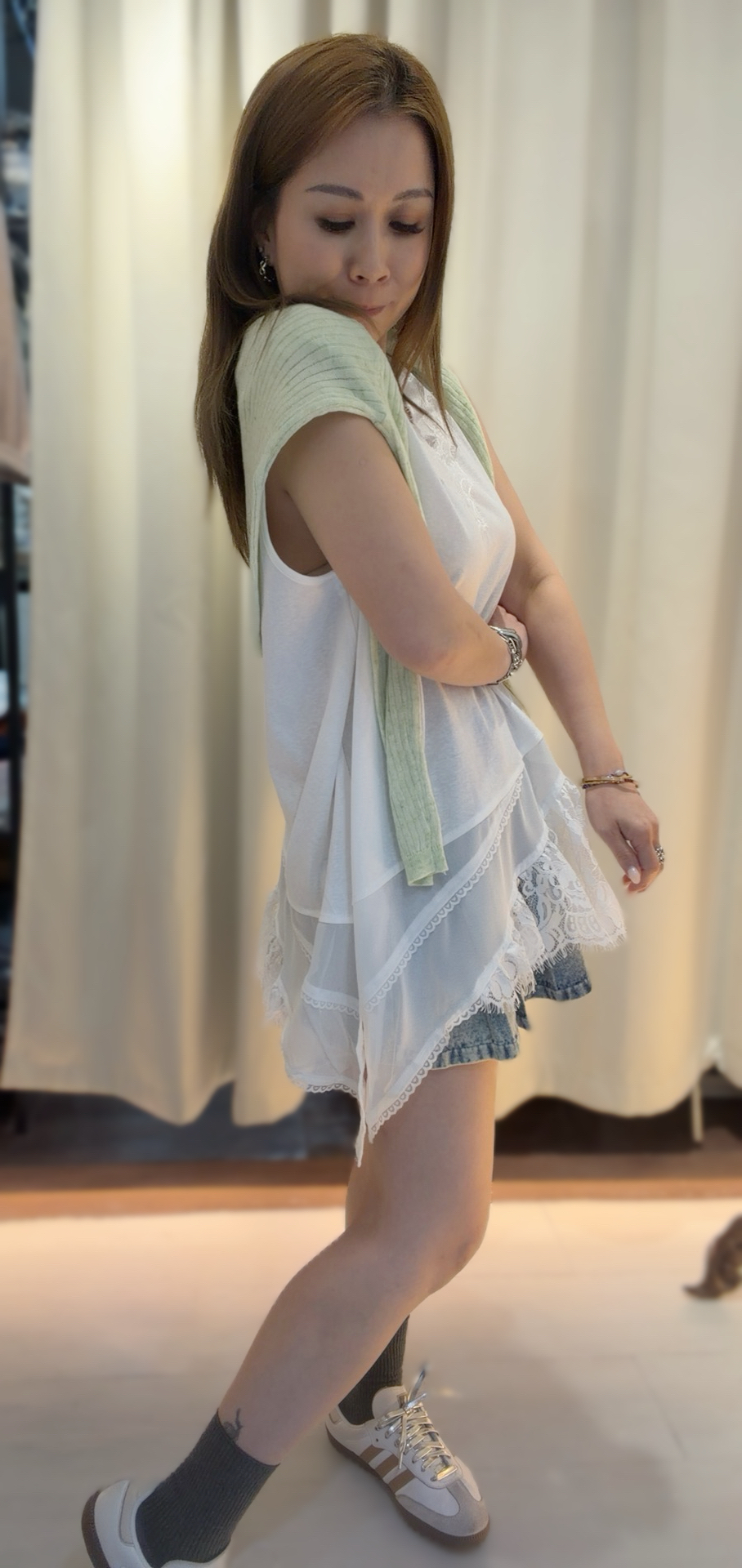 蕾絲拼接斜腳背心