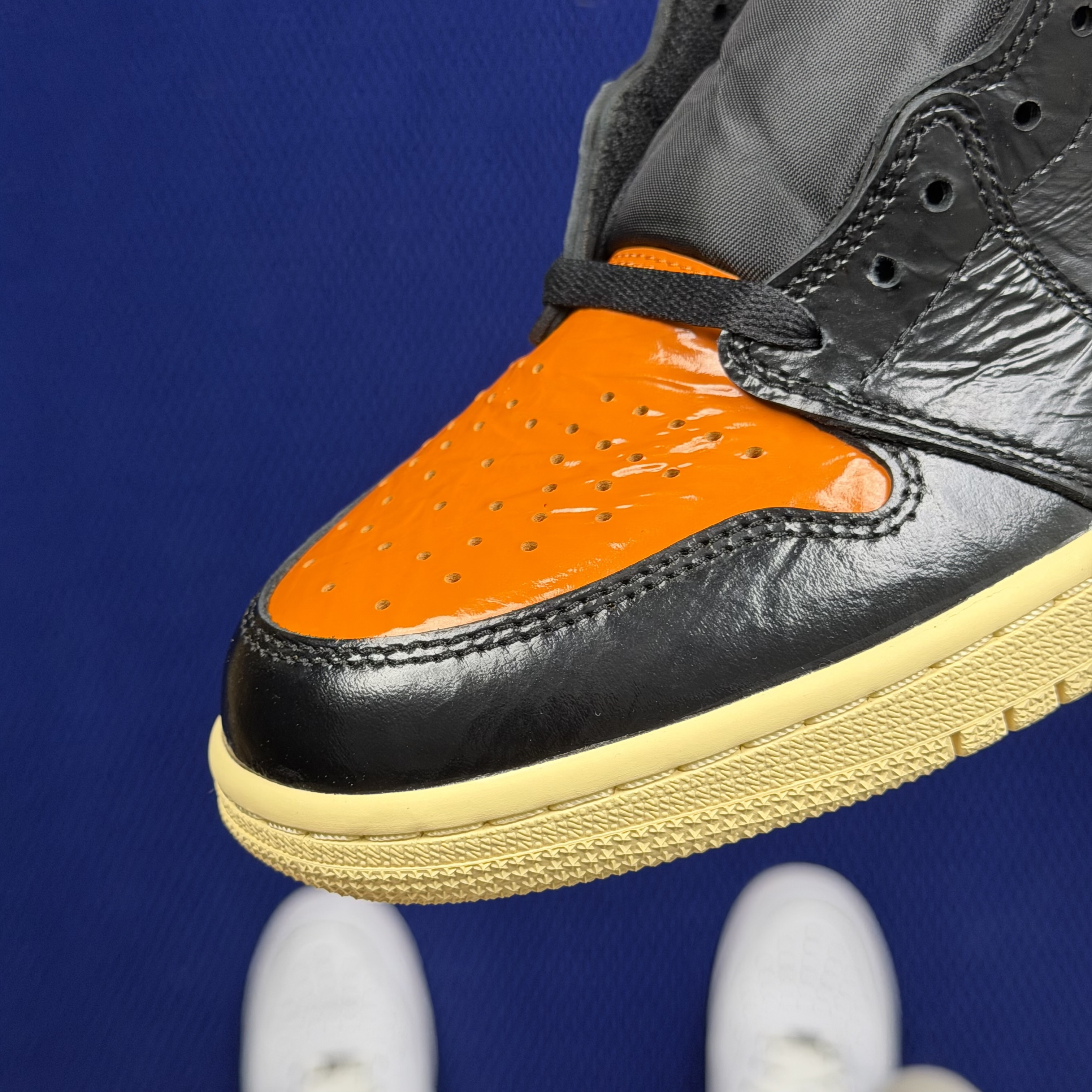 Nike Air Jordan 1 "Shattered Backboard 3.0" 555088-028