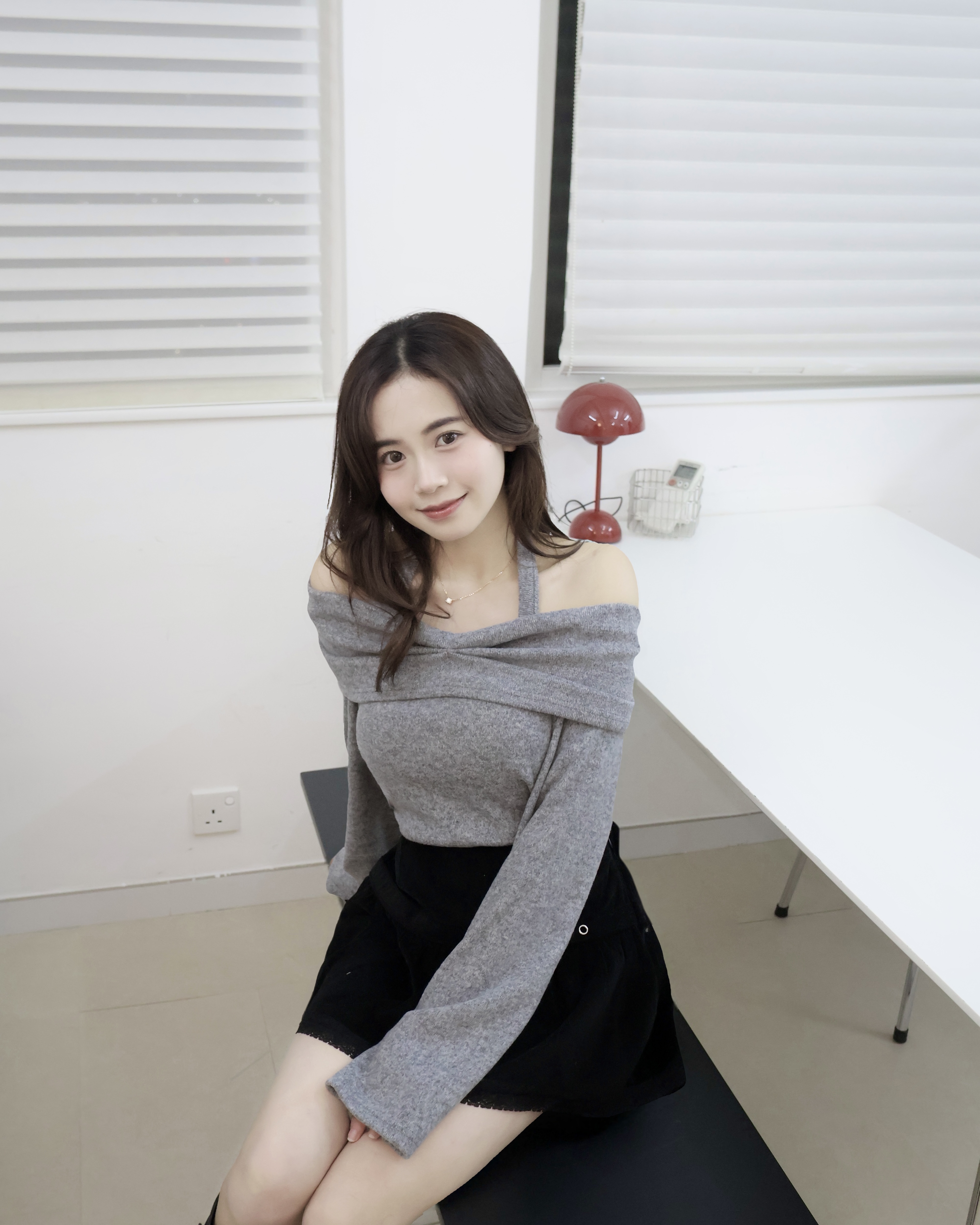 【 熱賣超過200件🧧❣️棉花糖觸感！皺褶倒V露肩上衣❤️‍🩹】Mochi Crinkled Off Shoulder Top(四色入)