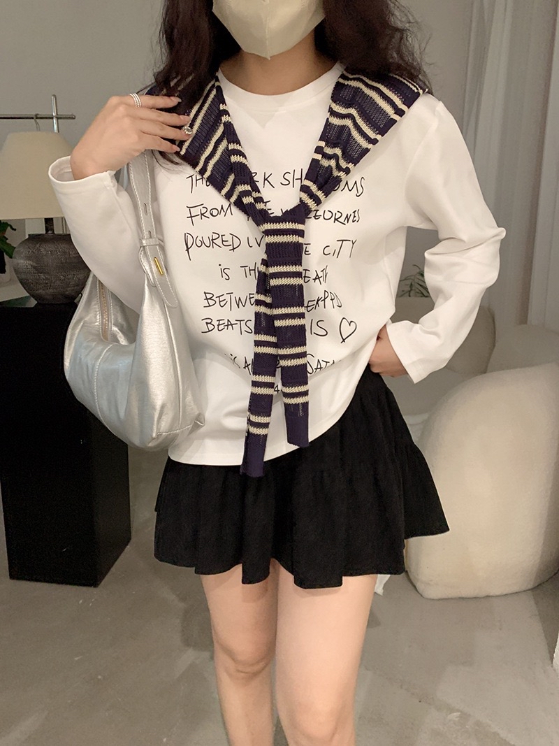 字母印花圆领卫衣搭条纹针织披肩两件套