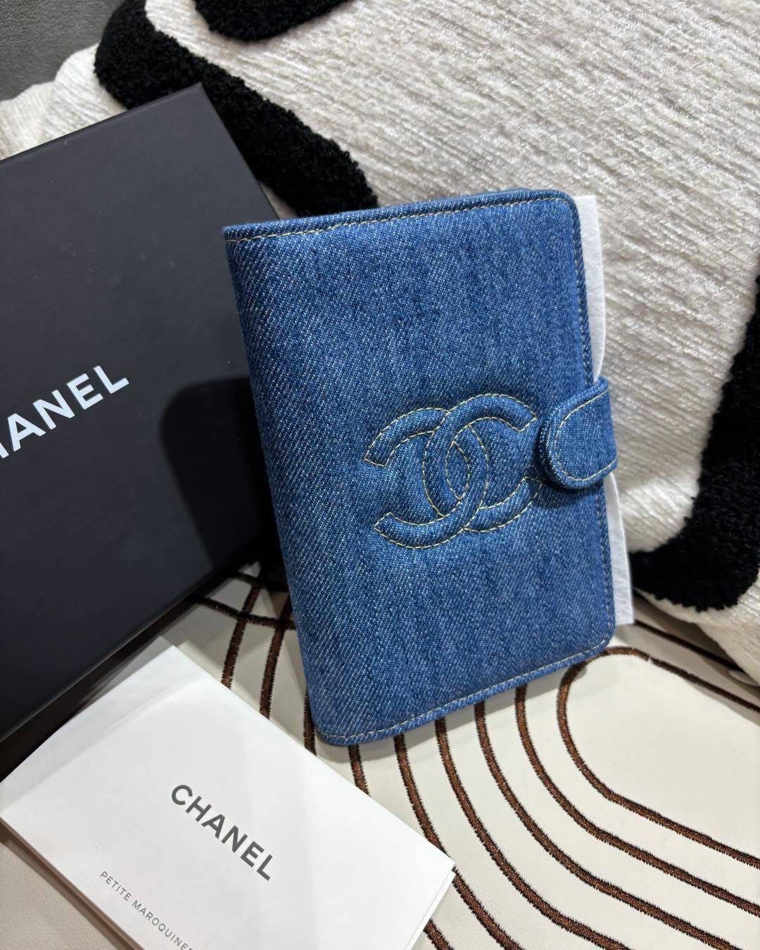 全新 CHANEL passport holder denim 26C 100%Authentic ,全新 unused✅box 