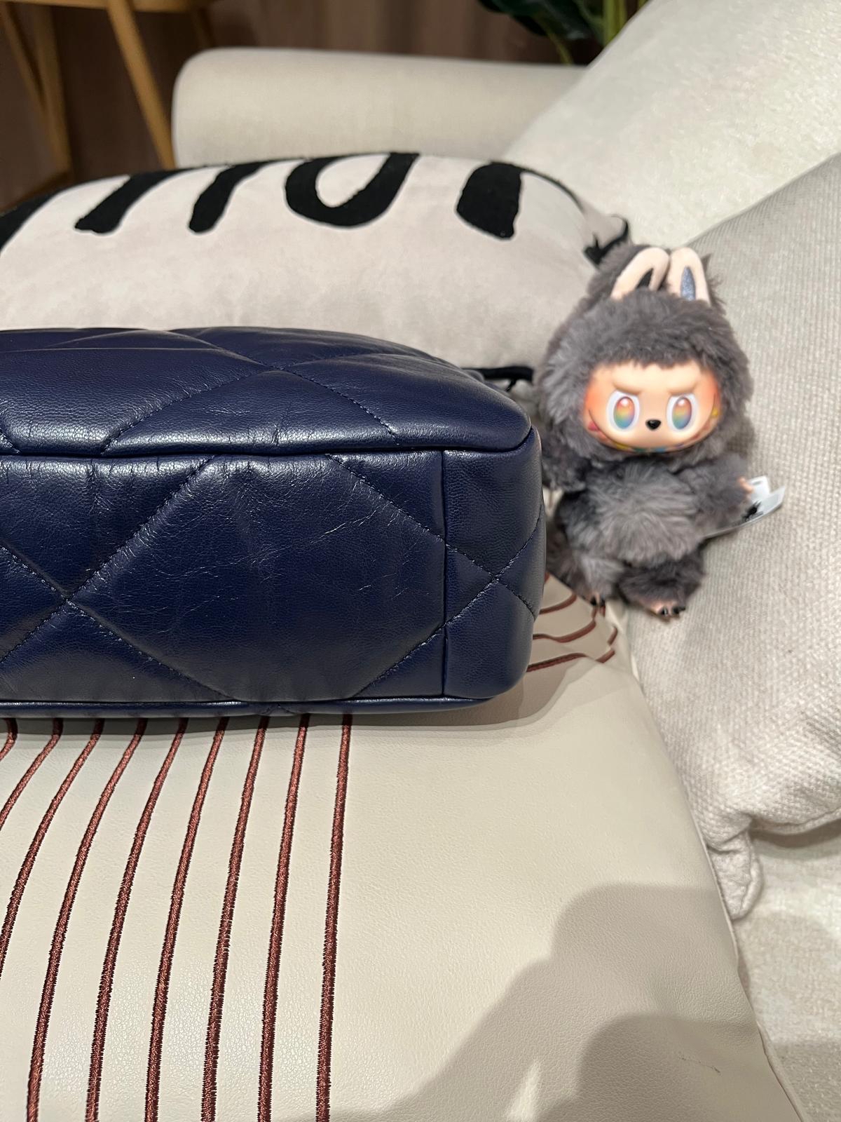 Chanel 19 small navy 26cm AS1160 100%Authentic,98%new ✅30card✅dust bag✅box