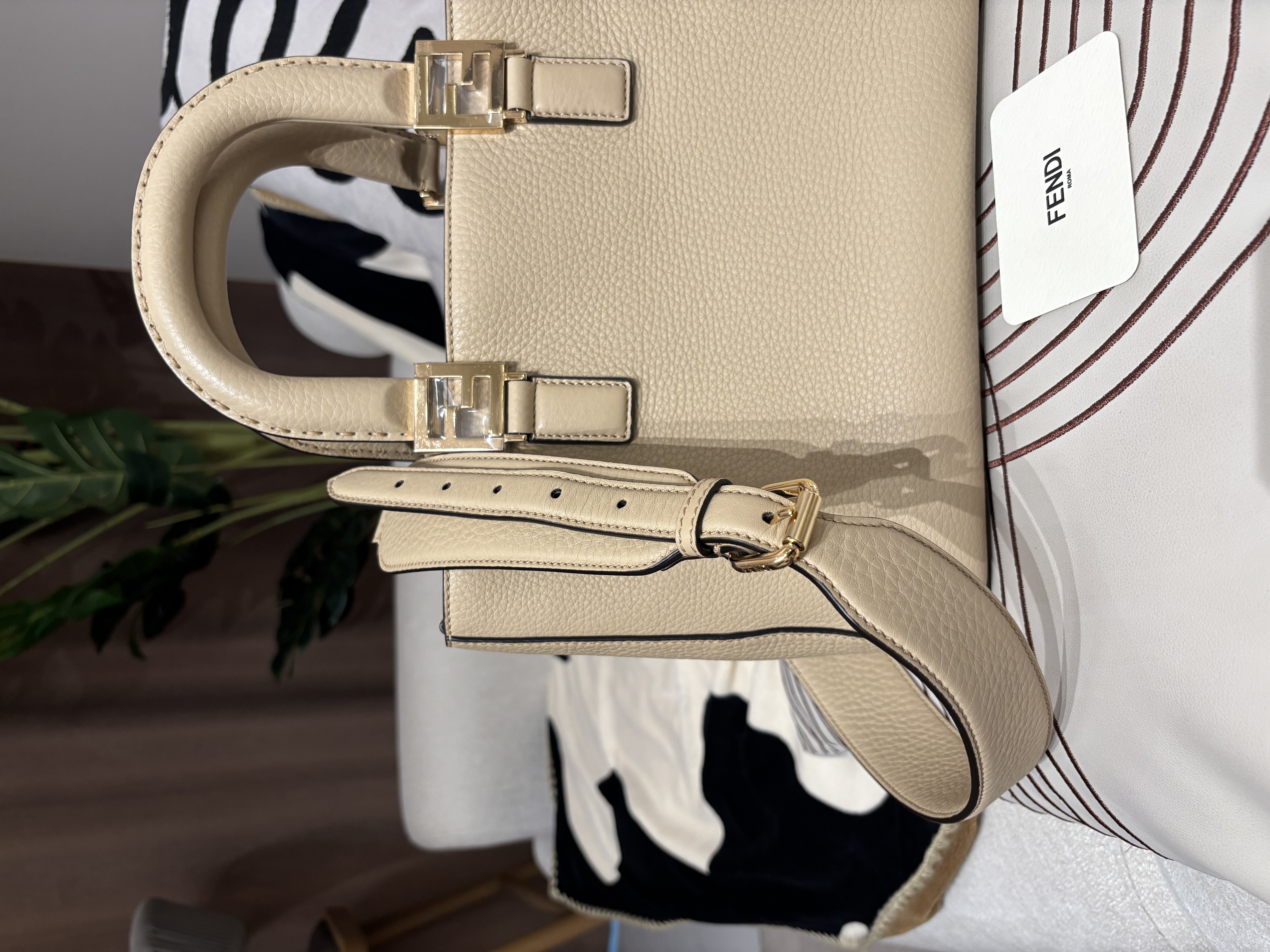Fendi 2way bag beige calfskin  100%Authentic, unused 全新未使用品 ✅Tap booklet ✅Dust bag