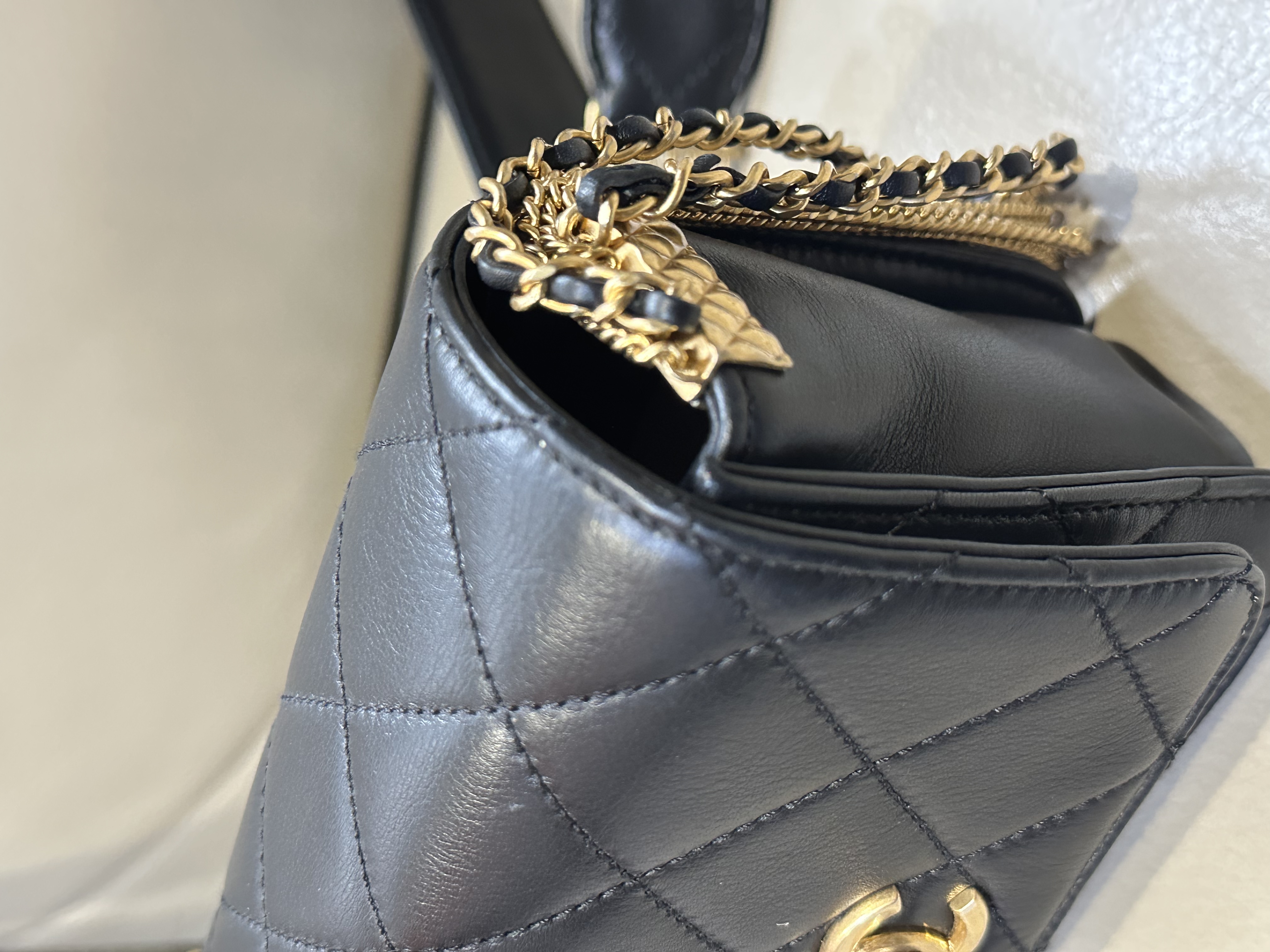 Pre-owned Chanel Quilted Lambskin Multiple Chain Flap Bag / Product Code: 25040506