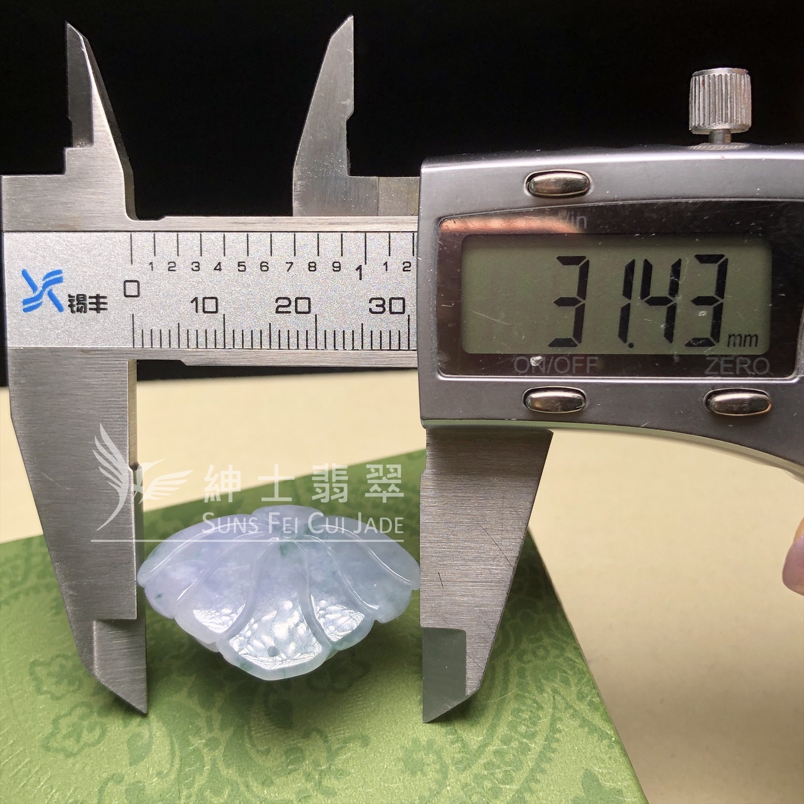 茄紫飄花蓮花  B08499