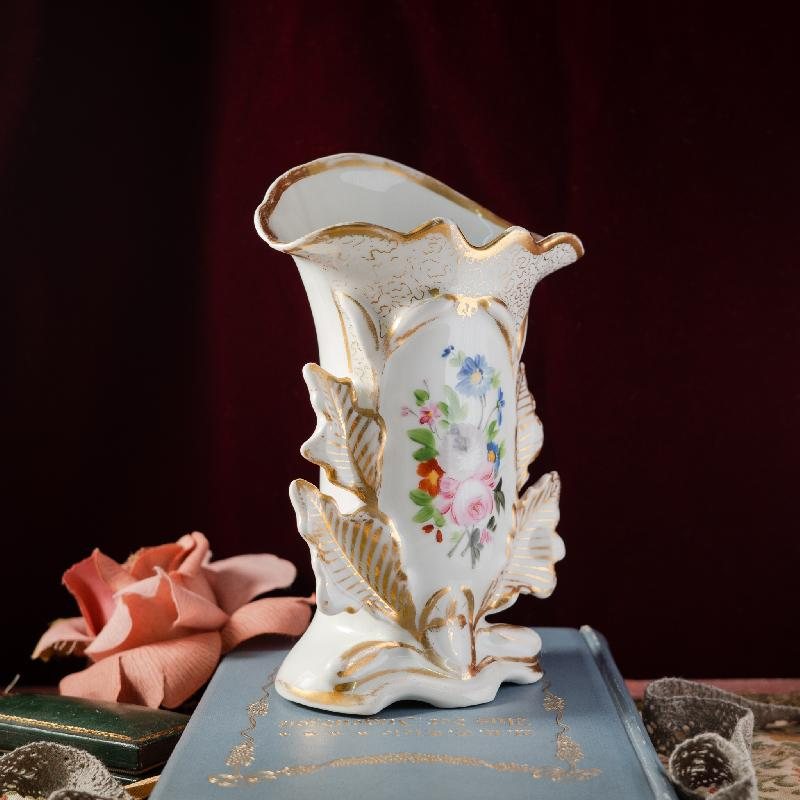 Antique Victorian c.a.1860s Handpainted Floral Gold Trimmed Leaf Shape Spill Vase (MT1546-1)