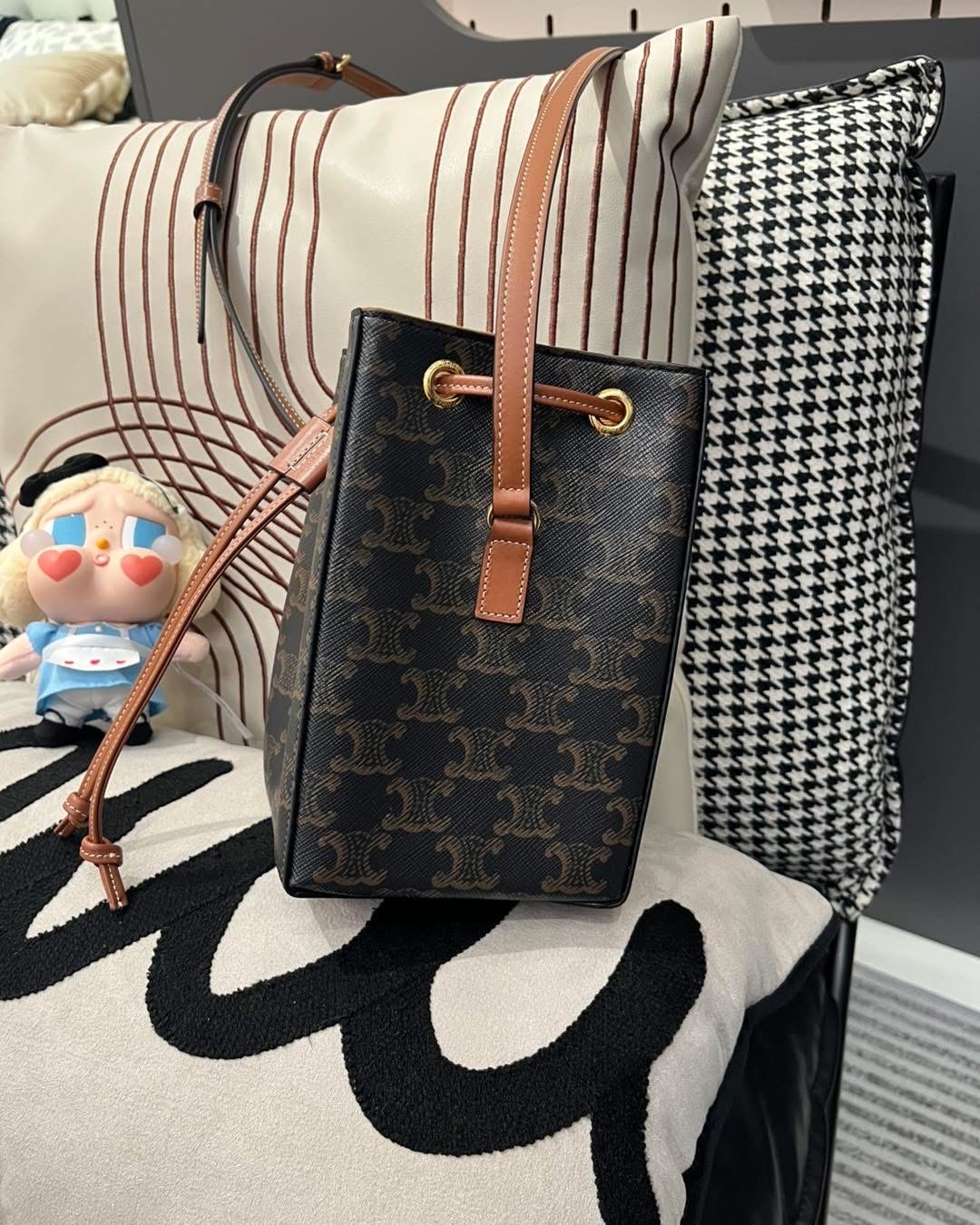 Celine MICRO SAILOR IN TRIOMPHE Bucket Bag,100%Authentic,98%new ✅專門店收據✅dust bag