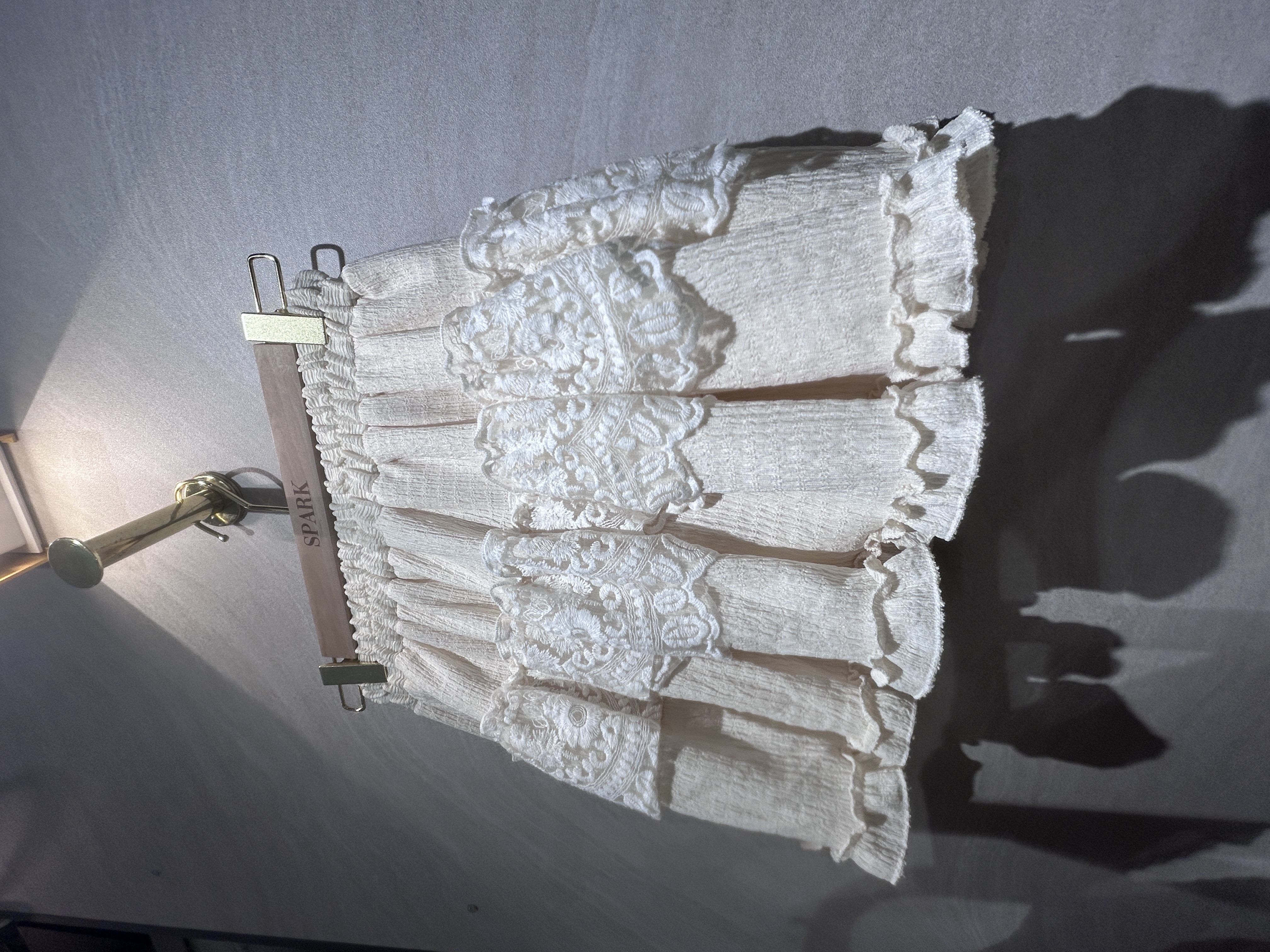 米色荷葉邊蕾絲迷你裙(橡筋腰)