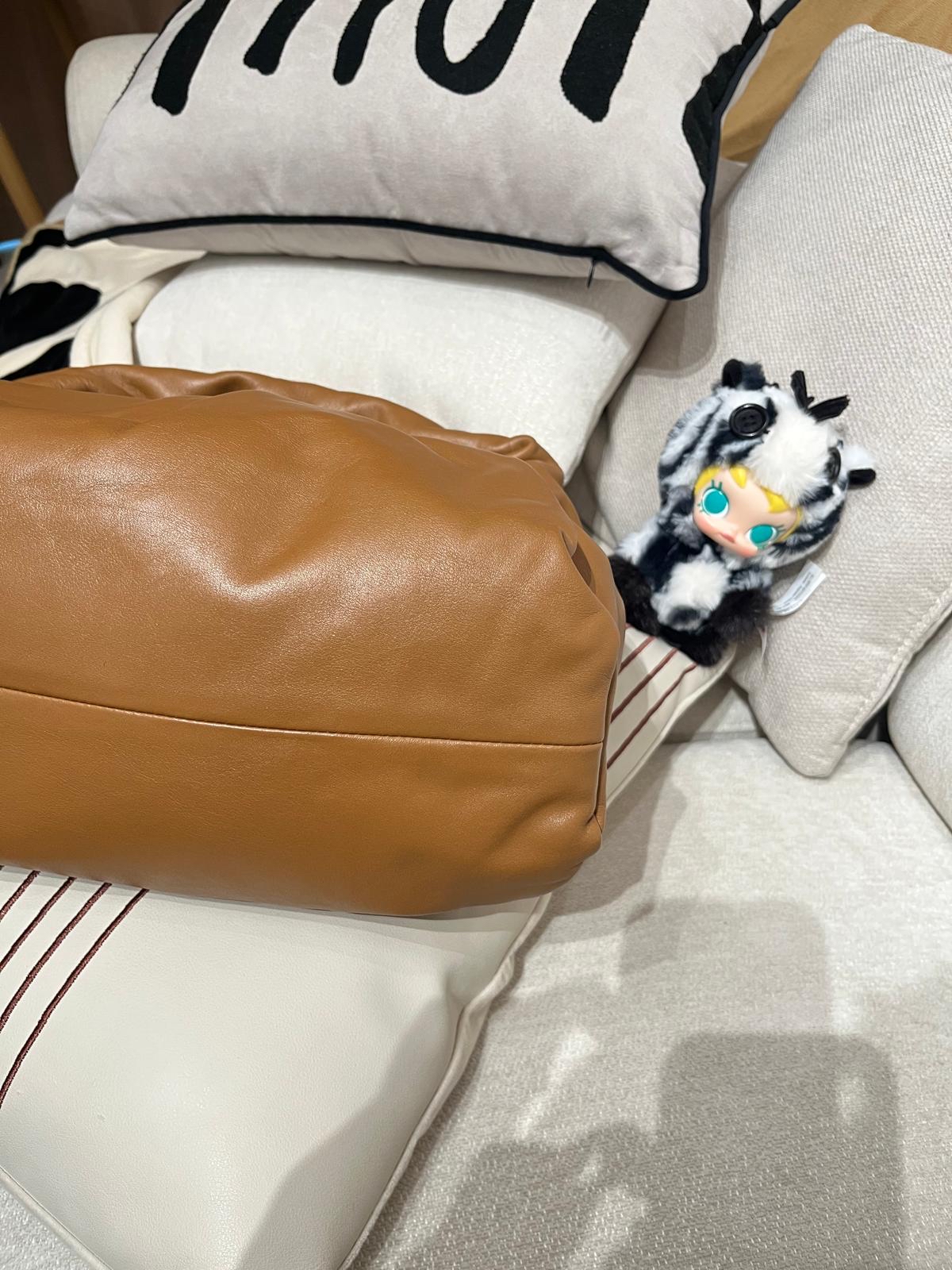 BOTTEGA VENETA BV The Shoulder Pouch leather gathered hobo 雲朵包 ,100%Authentic ,98%new✅dust bag